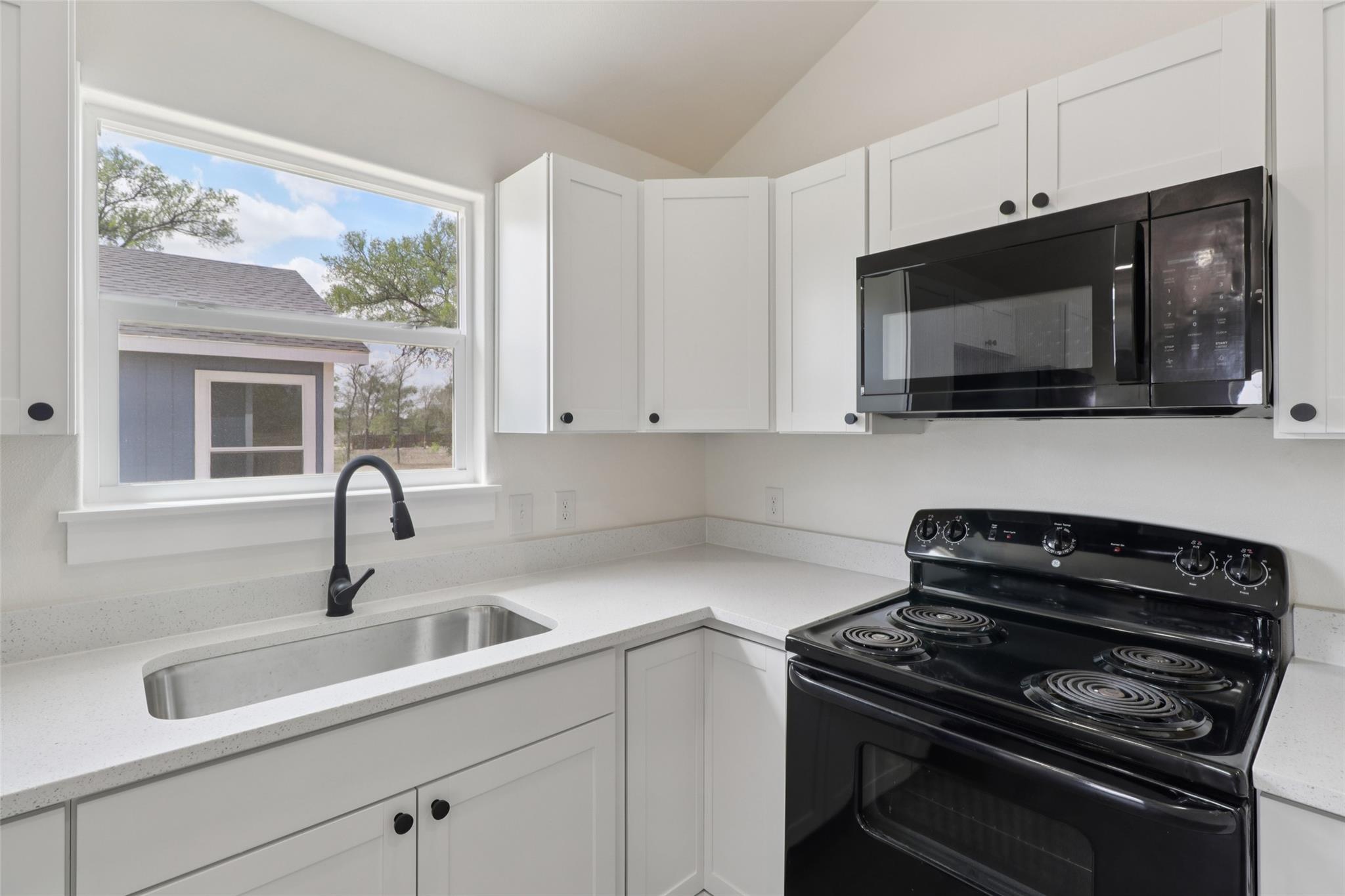 1087 Schubert Ln #d Property Photo 9