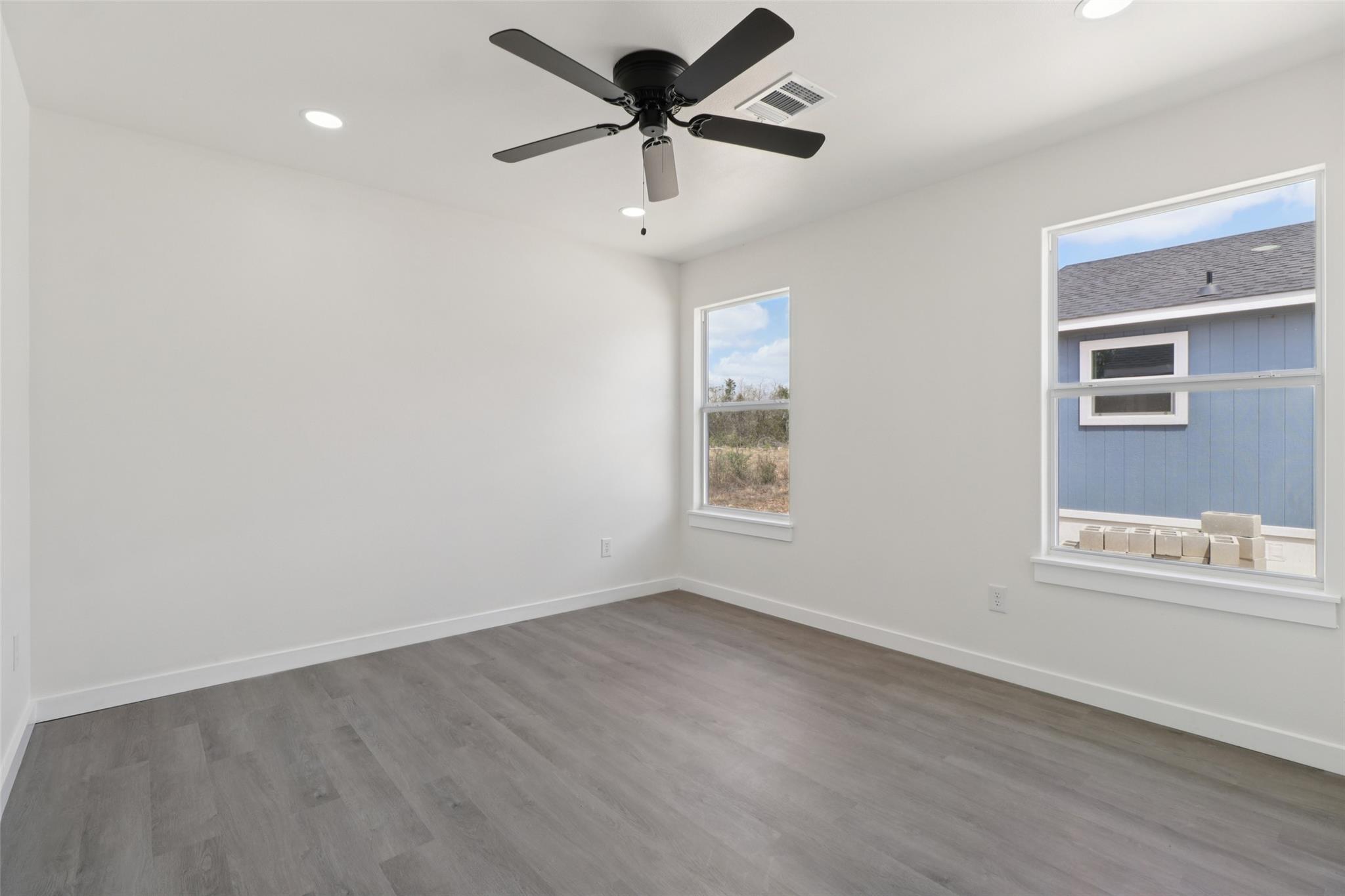 1087 Schubert Ln #d Property Photo 10