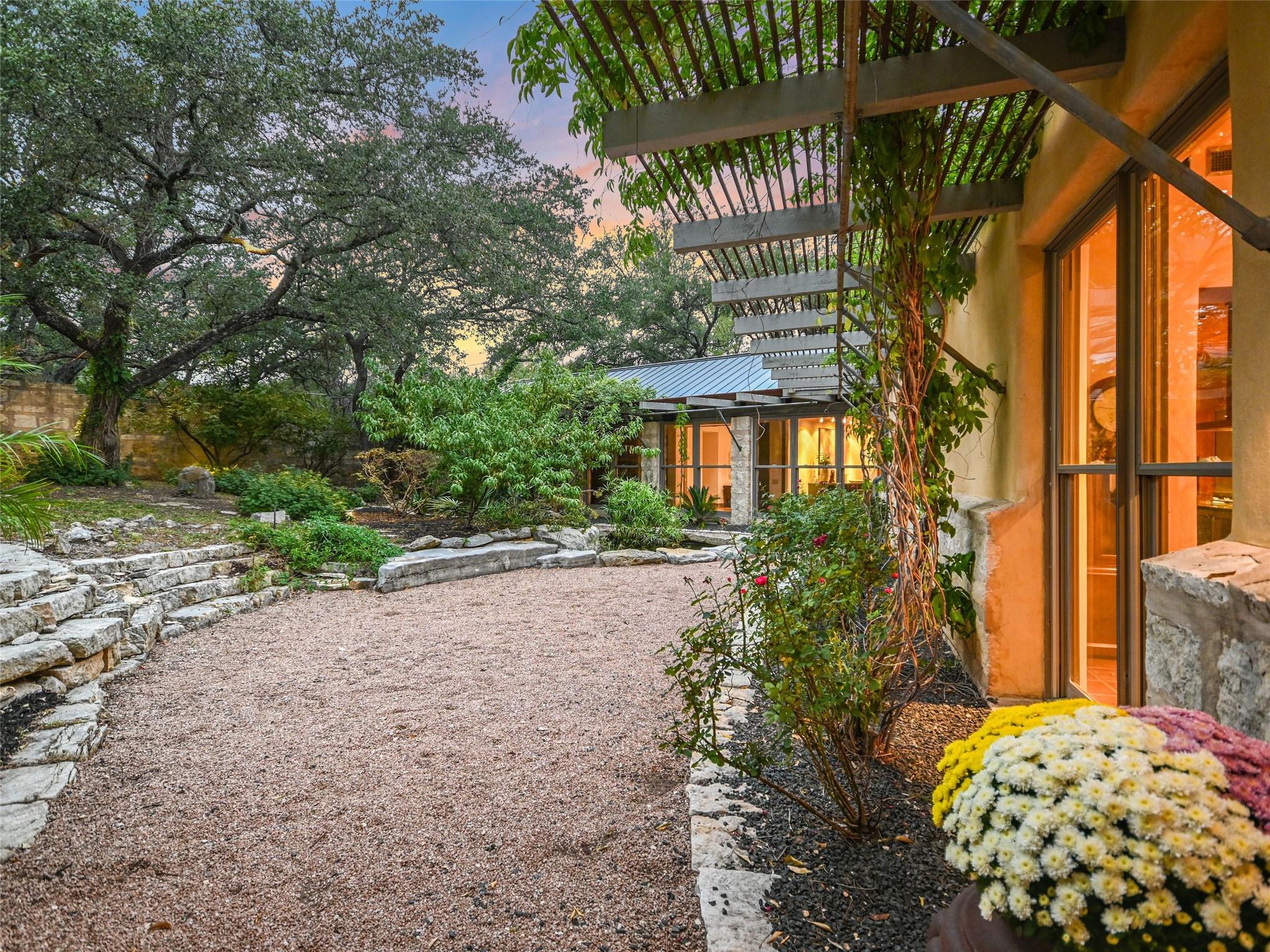 25014 Pedernales Canyon Trl Property Photo 6
