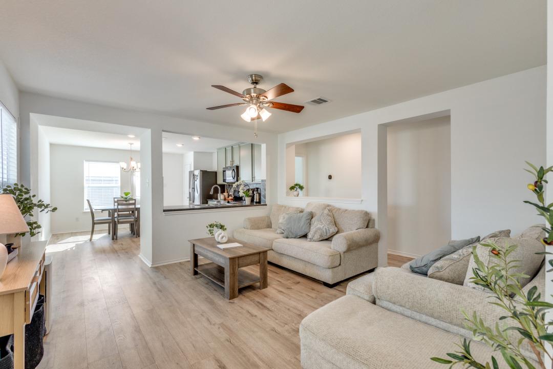13521 Abigail Adams St Property Photo 3