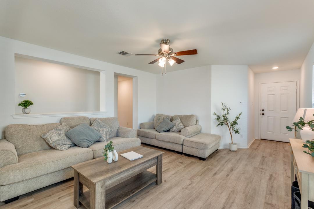 13521 Abigail Adams St Property Photo 4