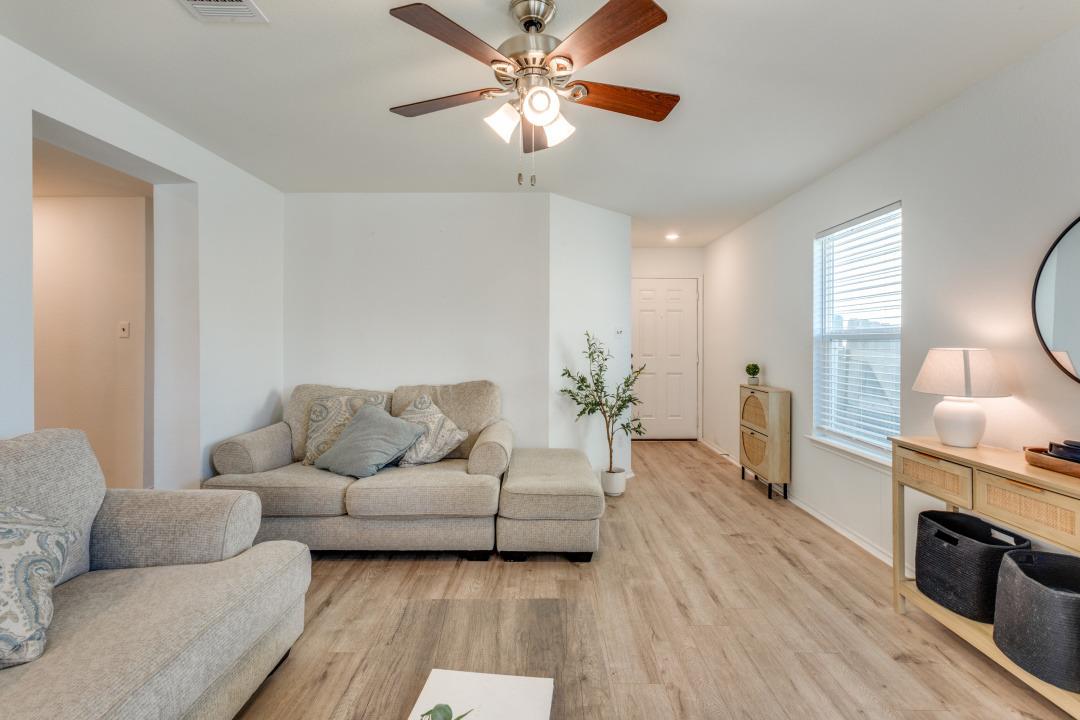 13521 Abigail Adams St Property Photo 5