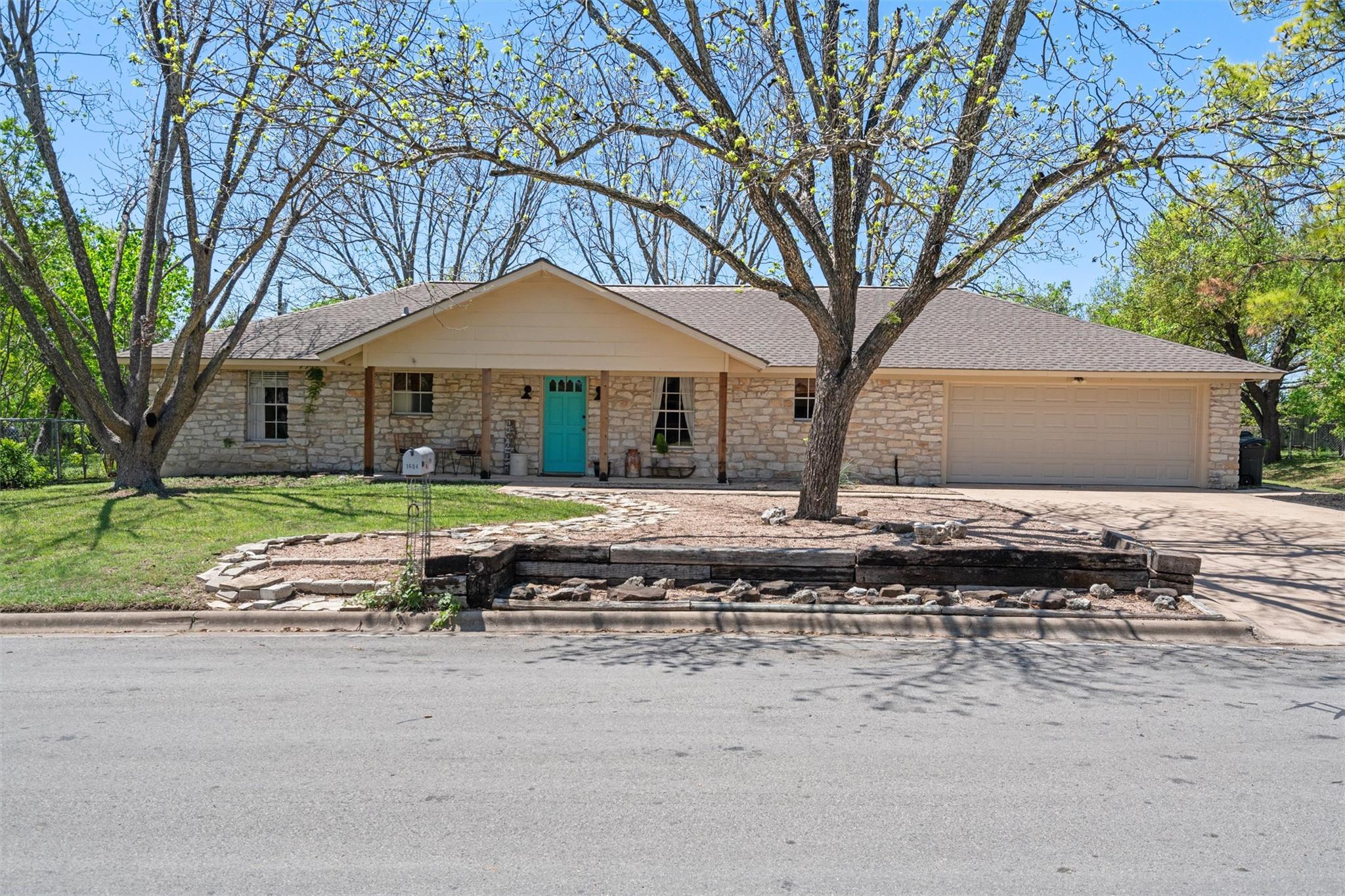1604 Robb Ln Property Photo