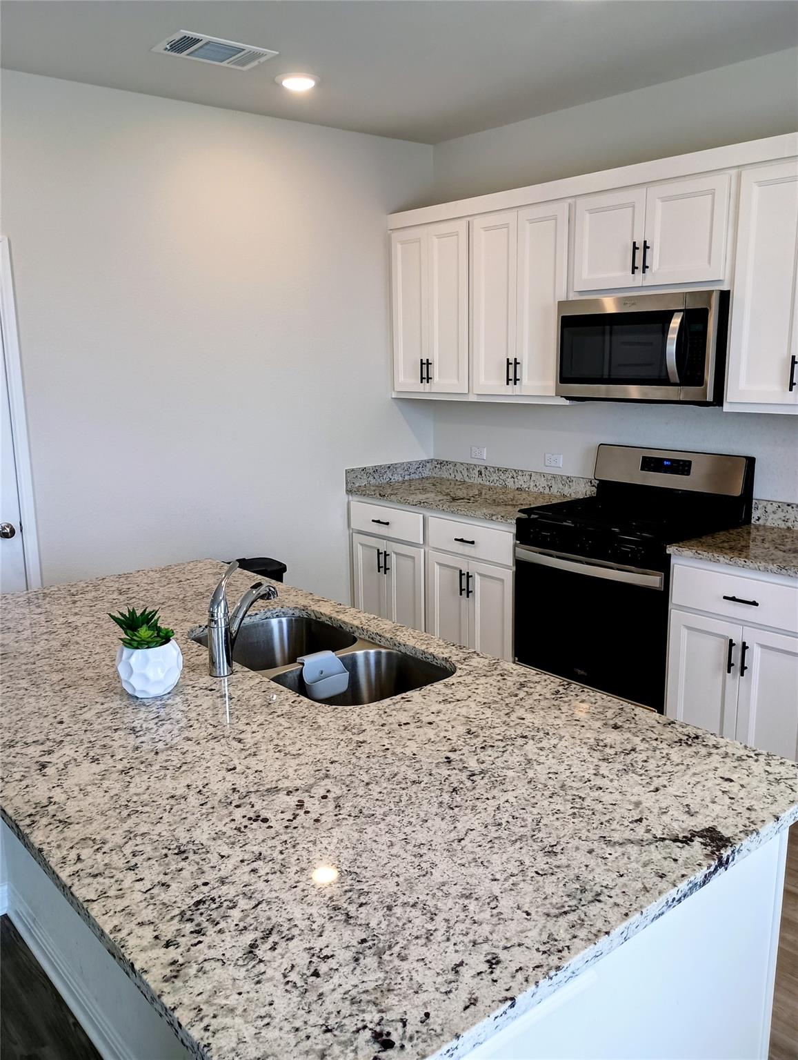 10615 Ridan Way Property Photo 6