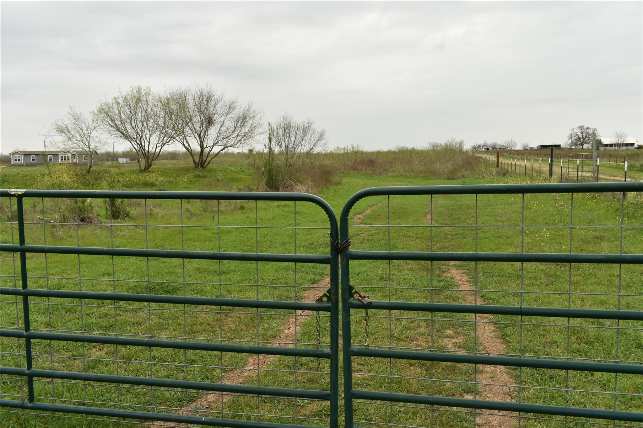 Tbd Anderson Ln Property Photo 2