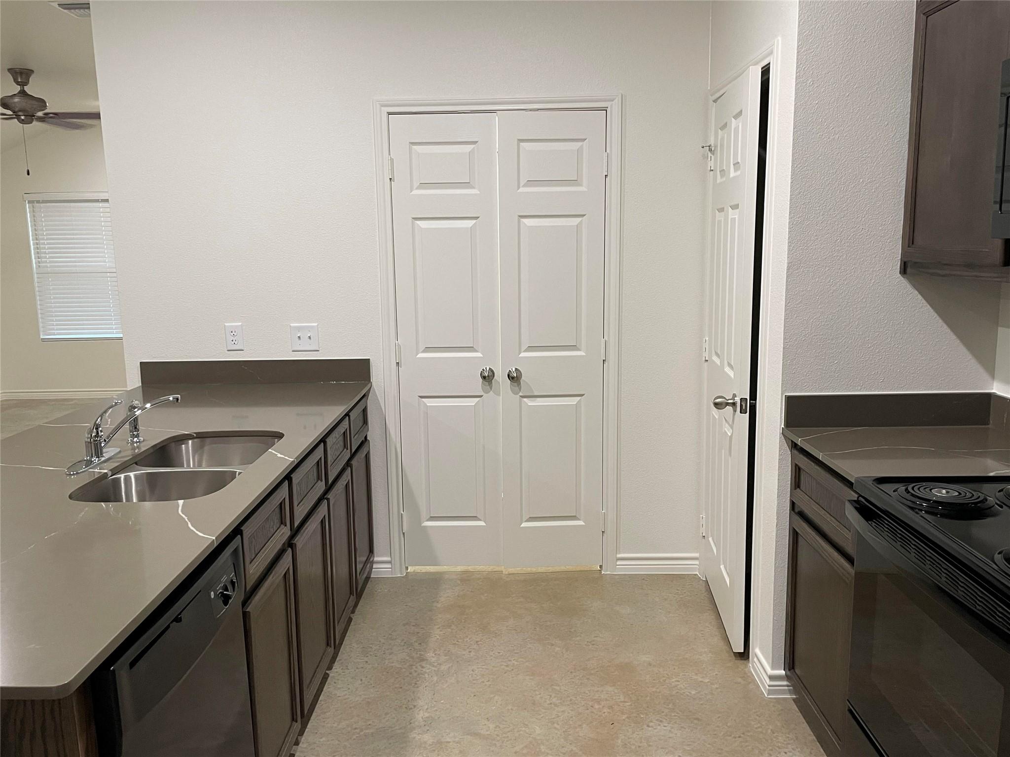 2313 Zanoletti Ct Property Photo 3