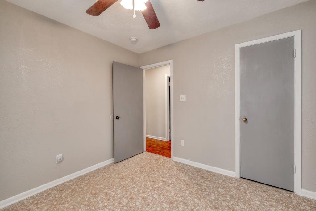 102 E Robertson Ave Property Photo 19
