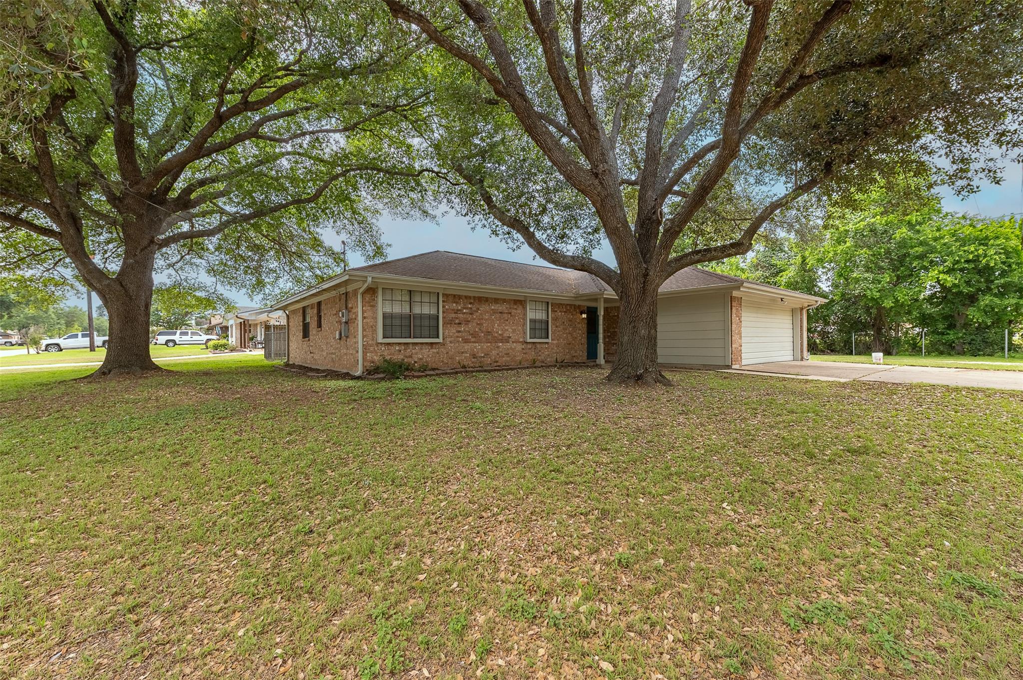 923 N Hull St Property Photo