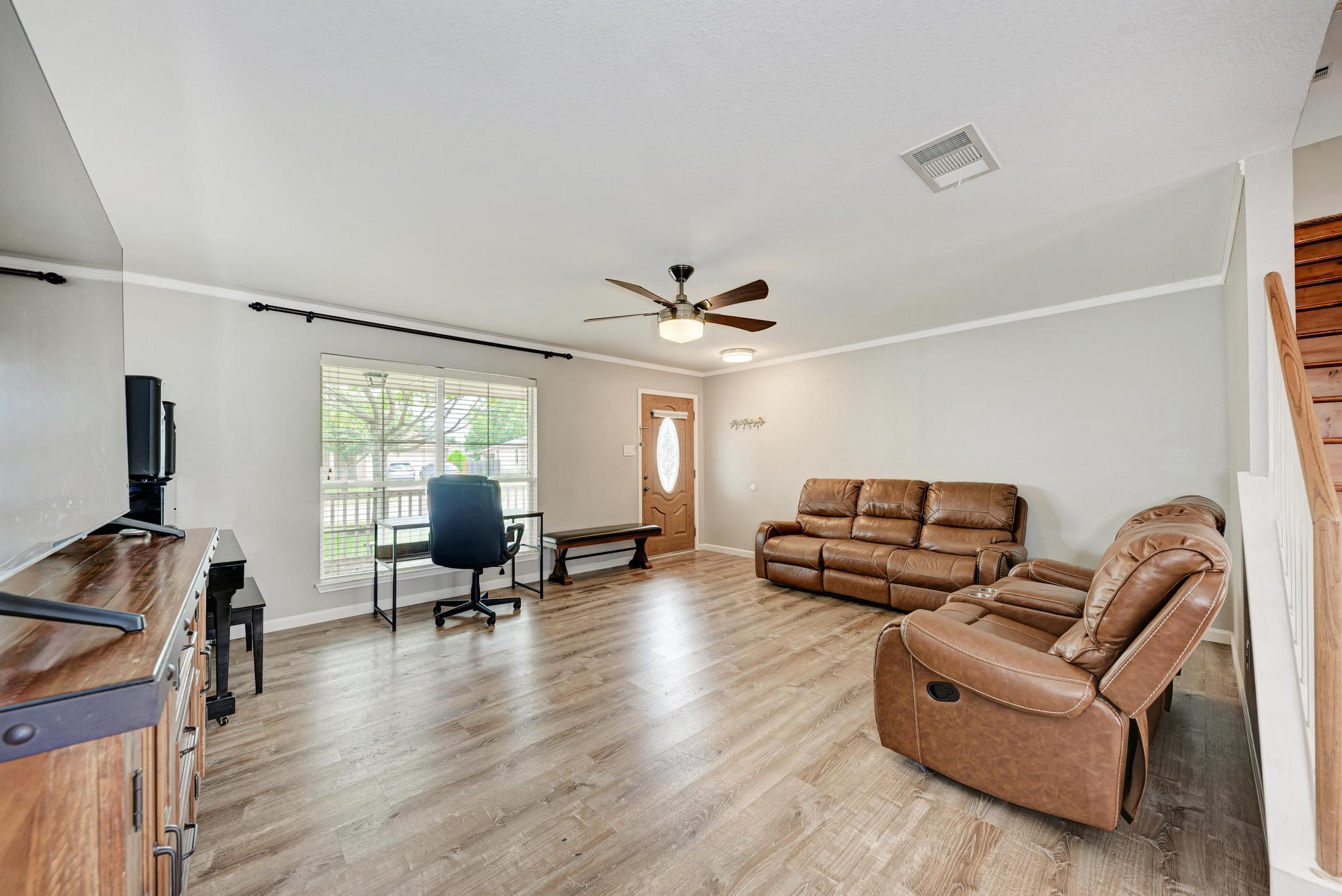 913 Whitley Dr Property Photo 8