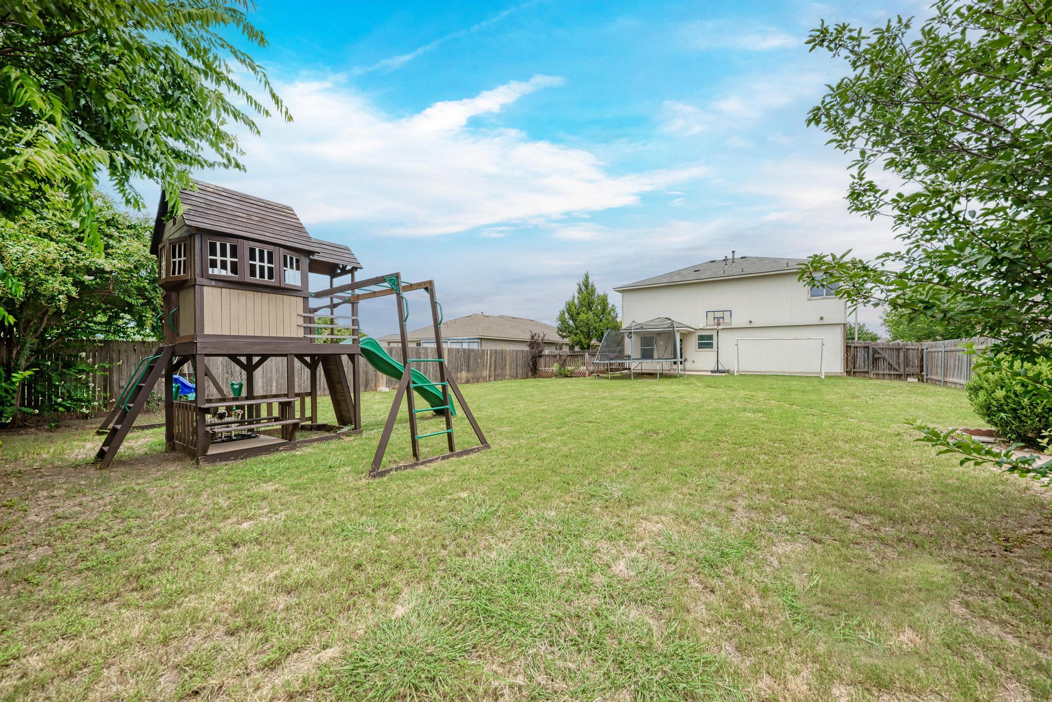 913 Whitley Dr Property Photo 36