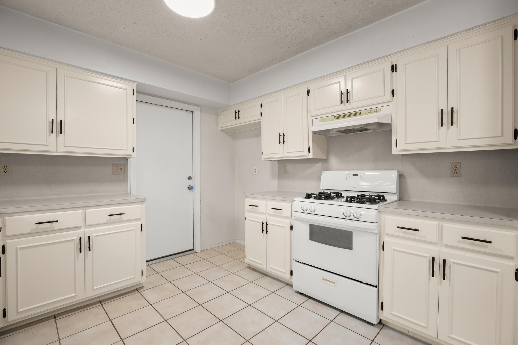 2600 Greenland Ln Property Photo 7