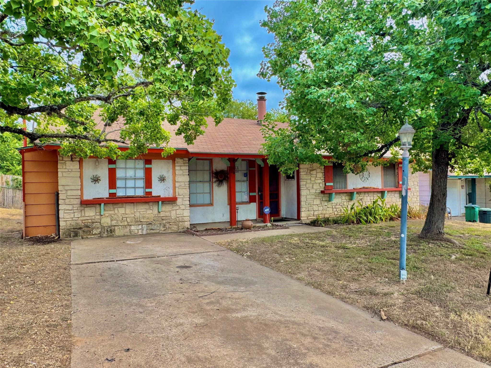 1806 Cherry Orchard Dr Property Photo 1