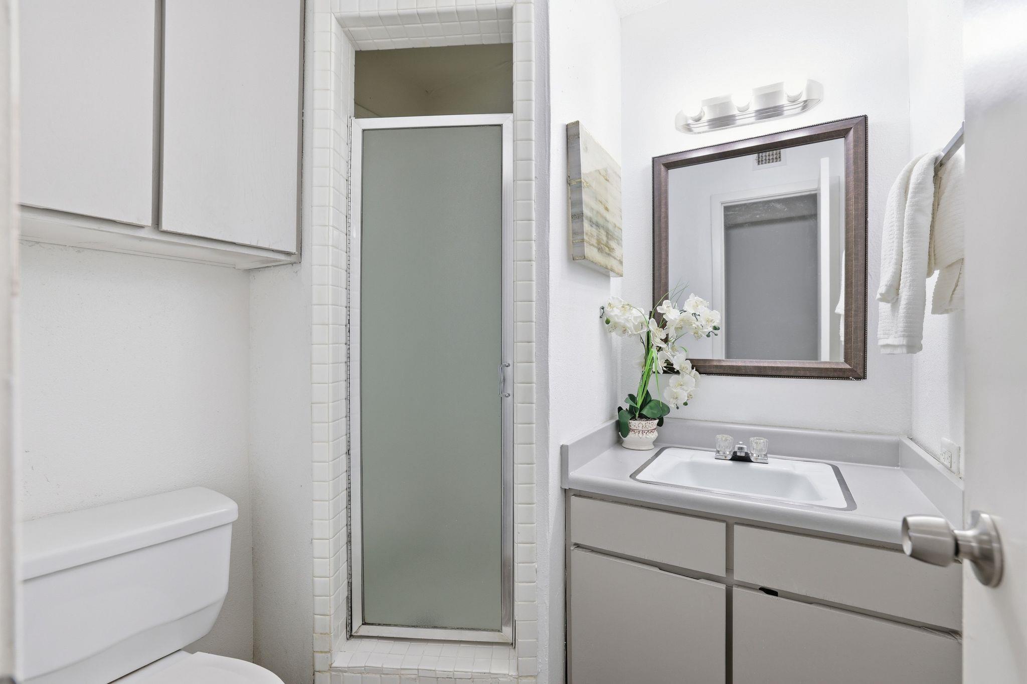 101 E 33rd St #206 Property Photo 5