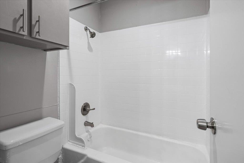 101 E 33rd St #206 Property Photo 8