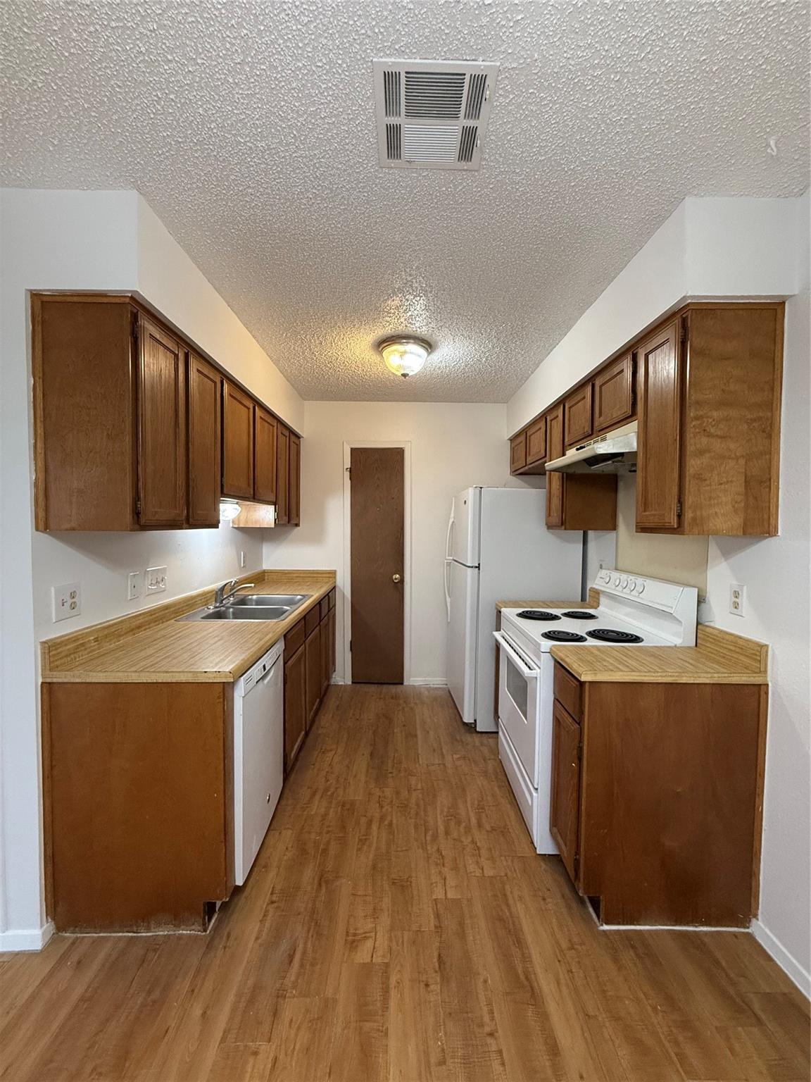 2115 Courtney St Property Photo 1
