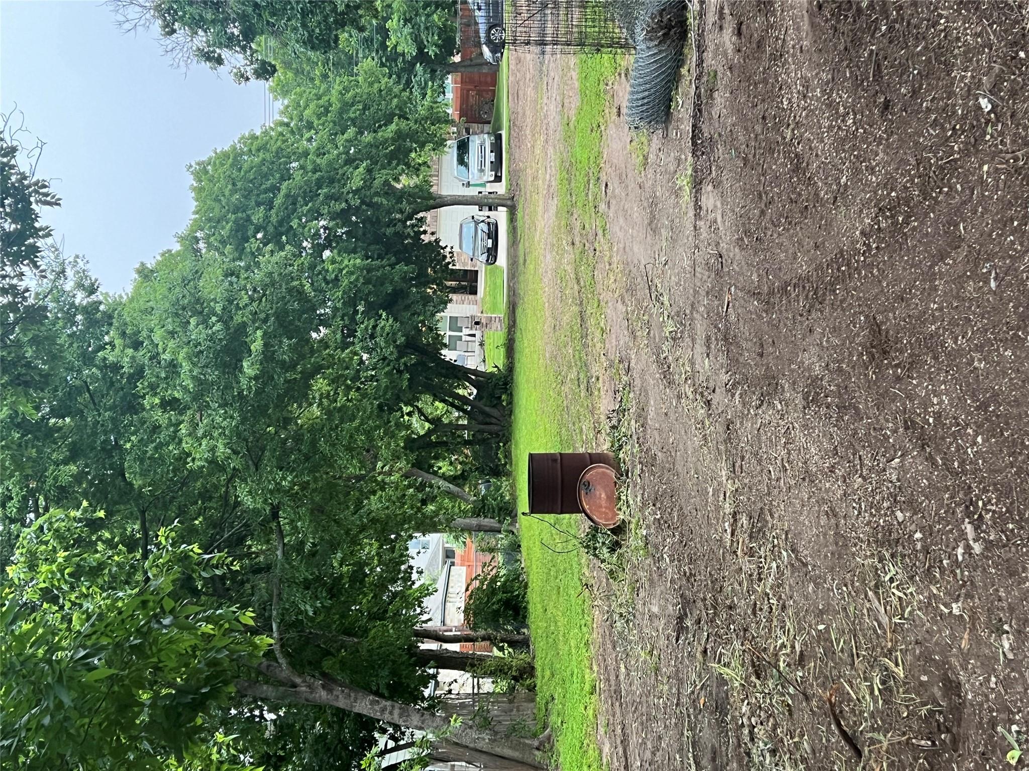 602 E Pfluger St Property Photo 3