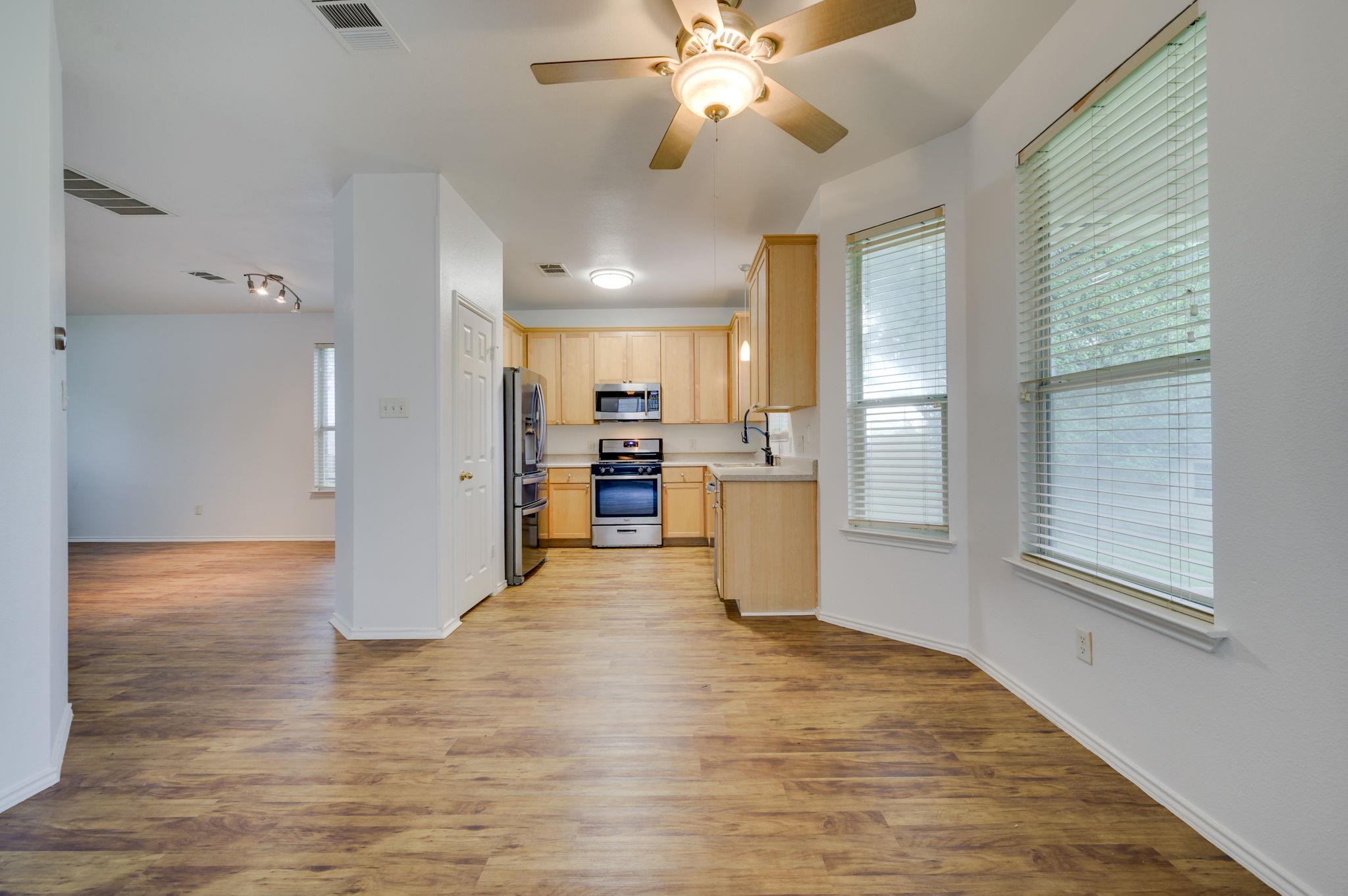 1112 Sundrop Pl Property Photo 4