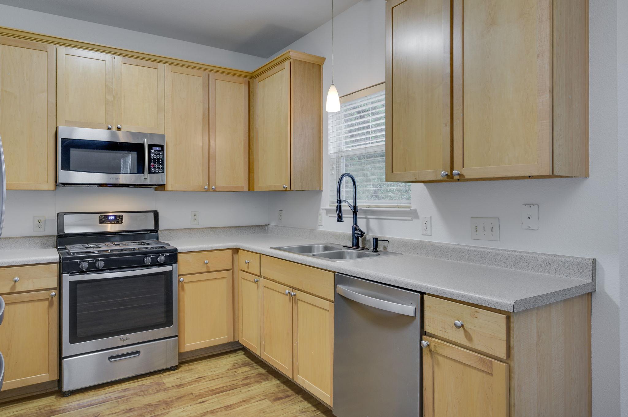 1112 Sundrop Pl Property Photo 6