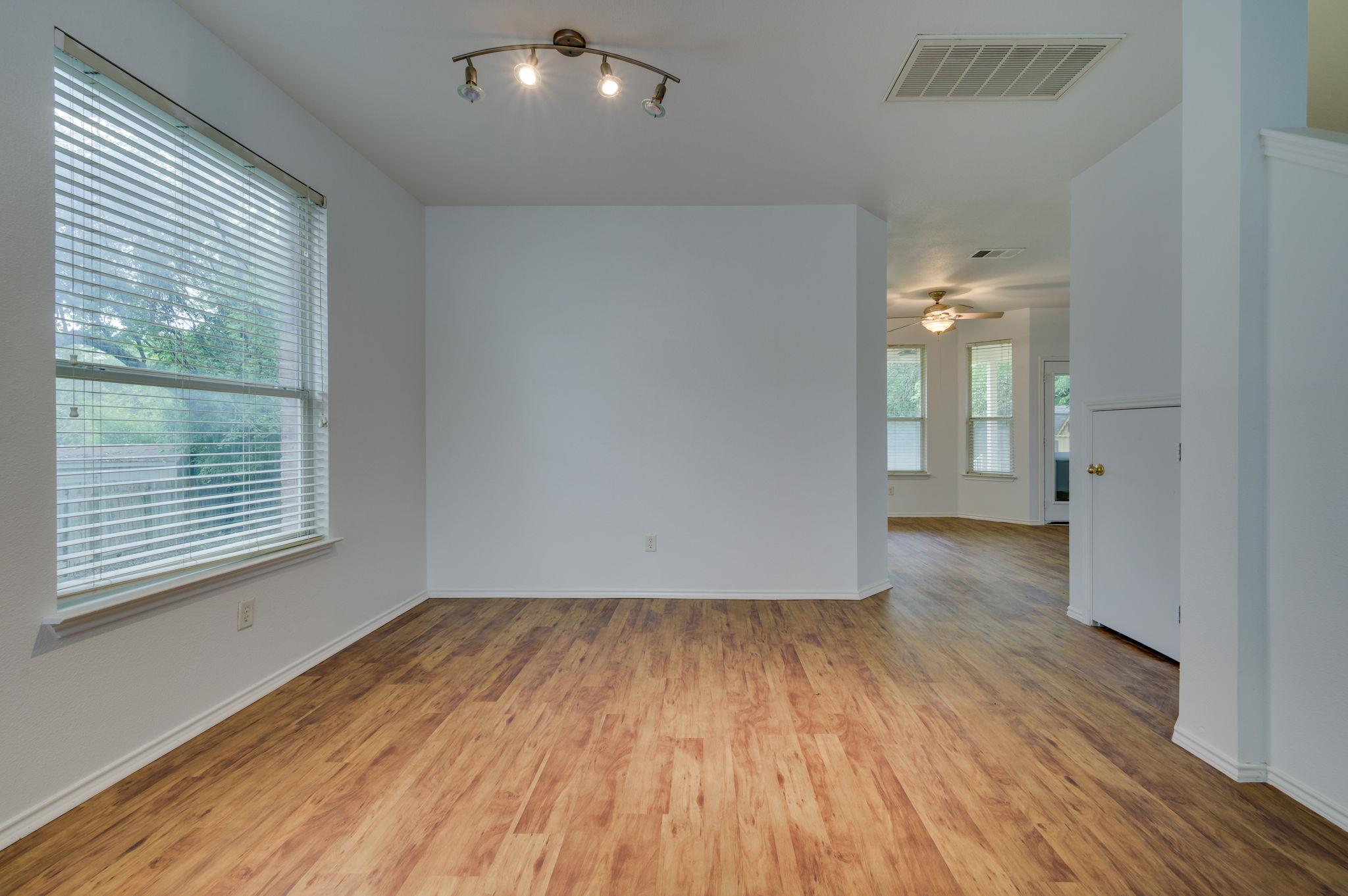 1112 Sundrop Pl Property Photo 27