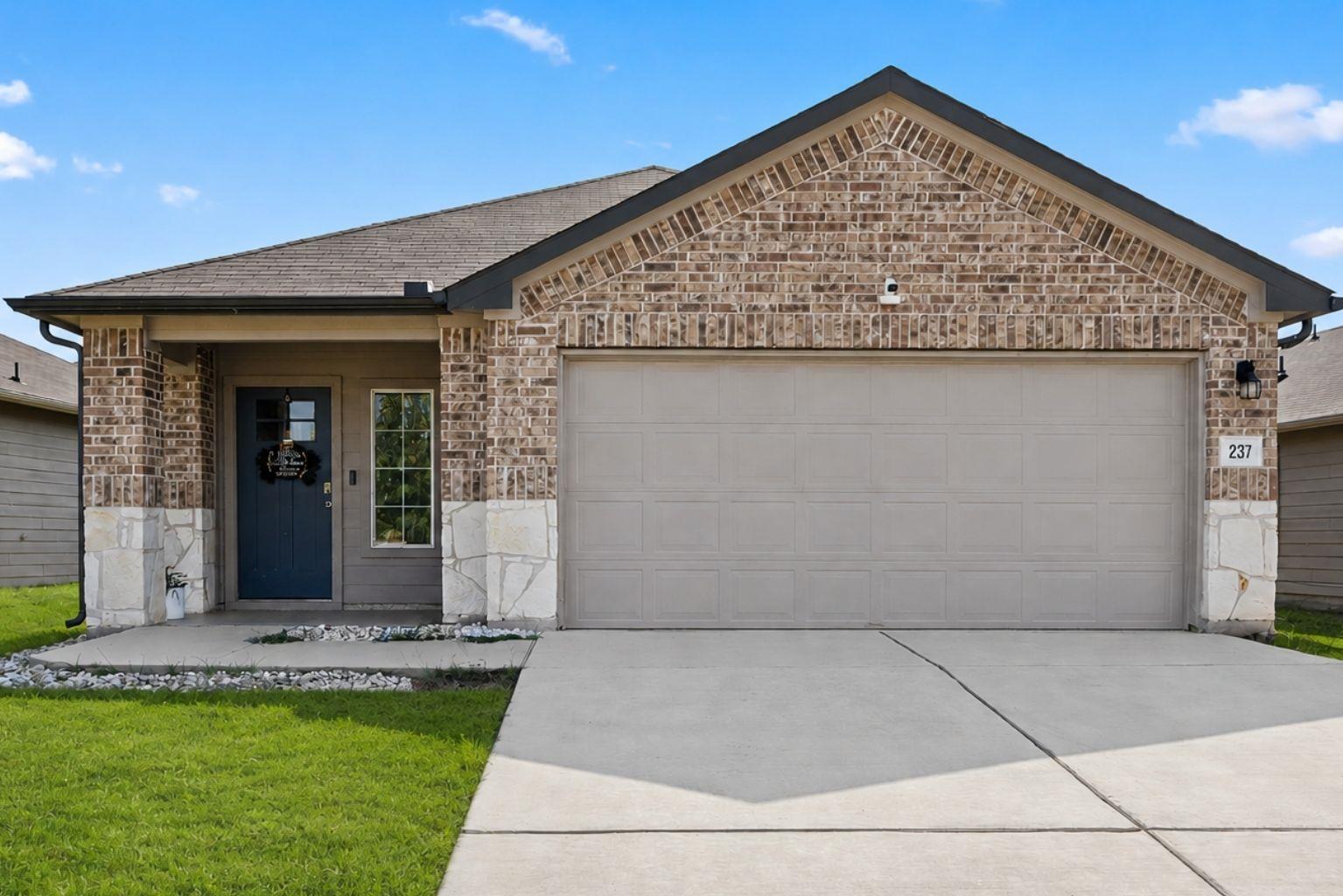 237 Spider Lily Dr Property Photo 1