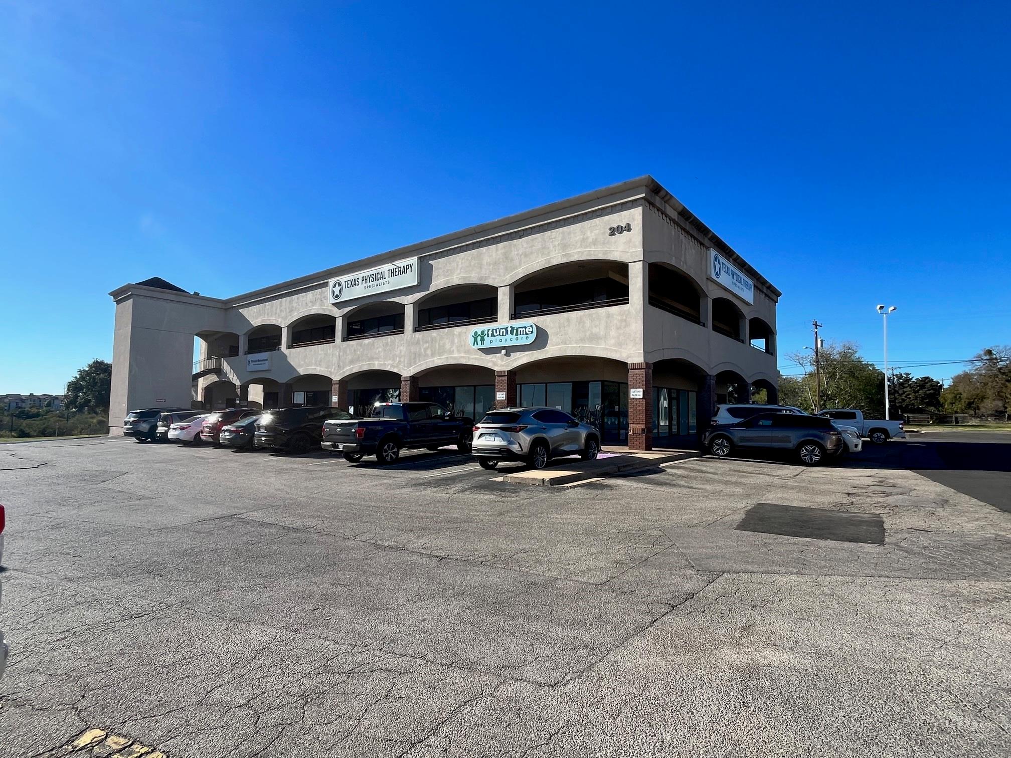 204 S Interstate 35 None Property Photo 1