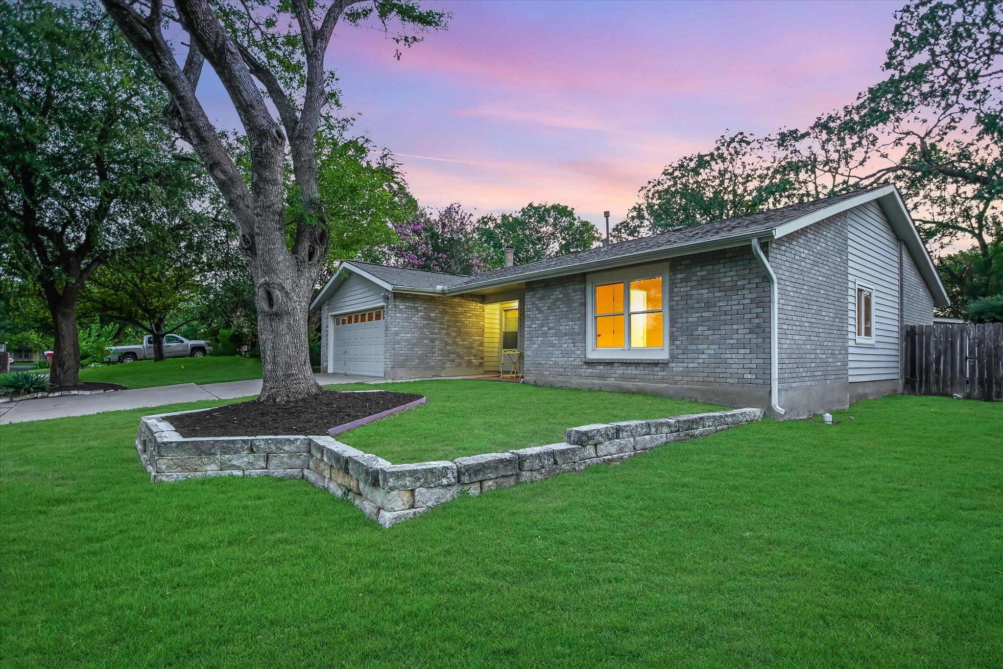 6906 Moonmont Dr Property Photo 2
