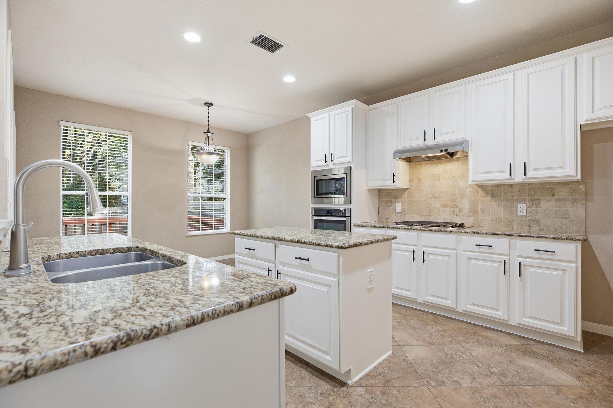 2021 Woodglen Dr Property Photo 3