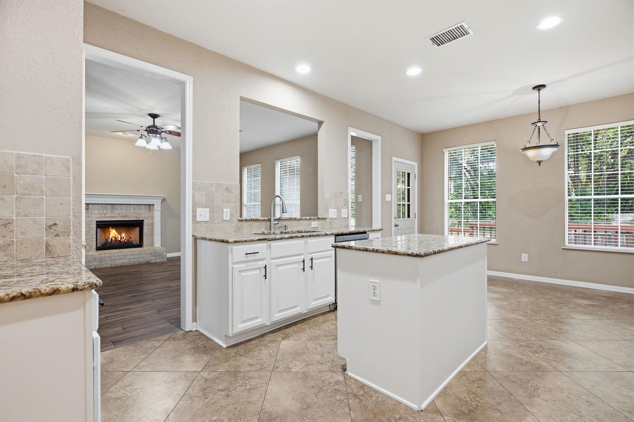 2021 Woodglen Dr Property Photo 7