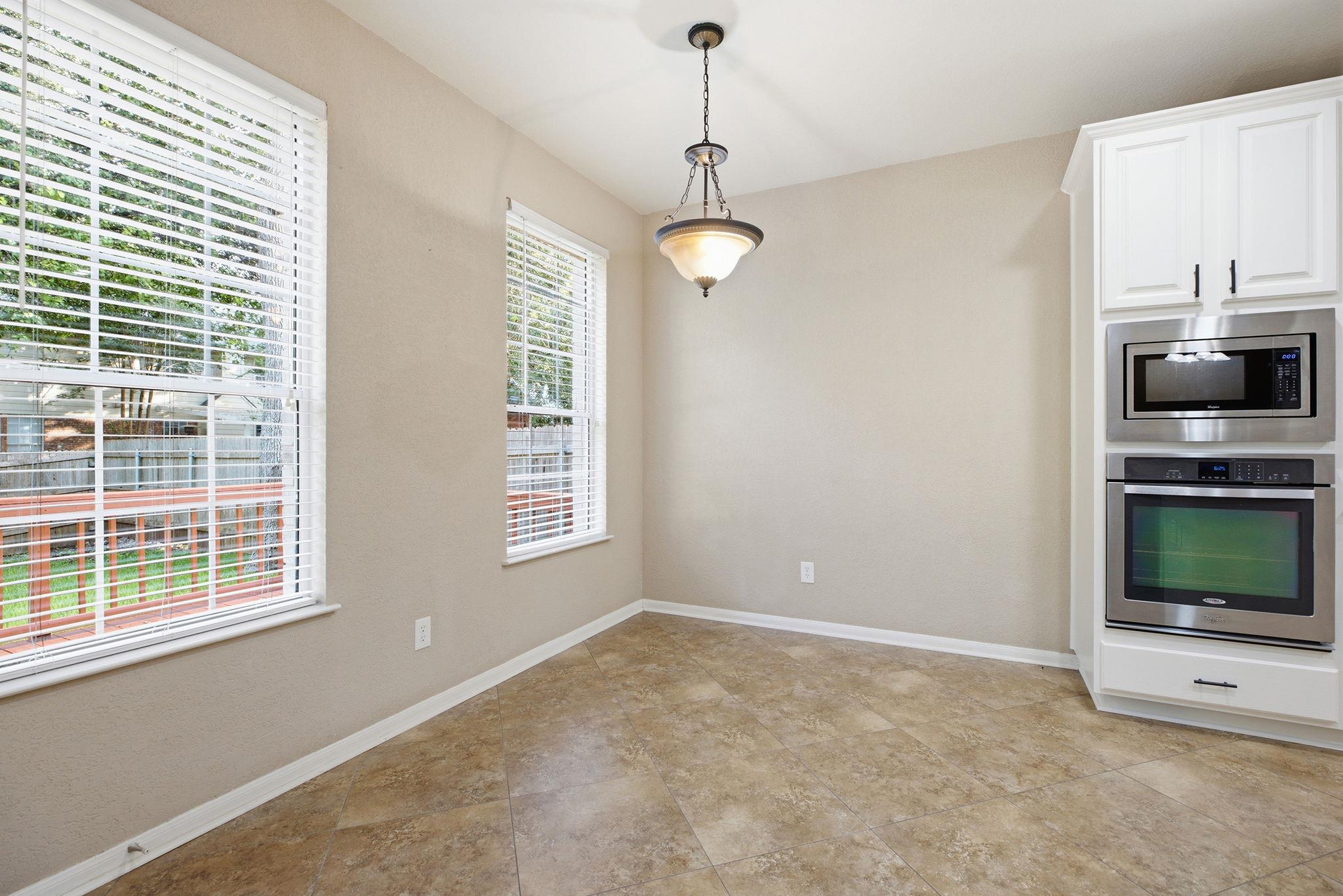 2021 Woodglen Dr Property Photo 8