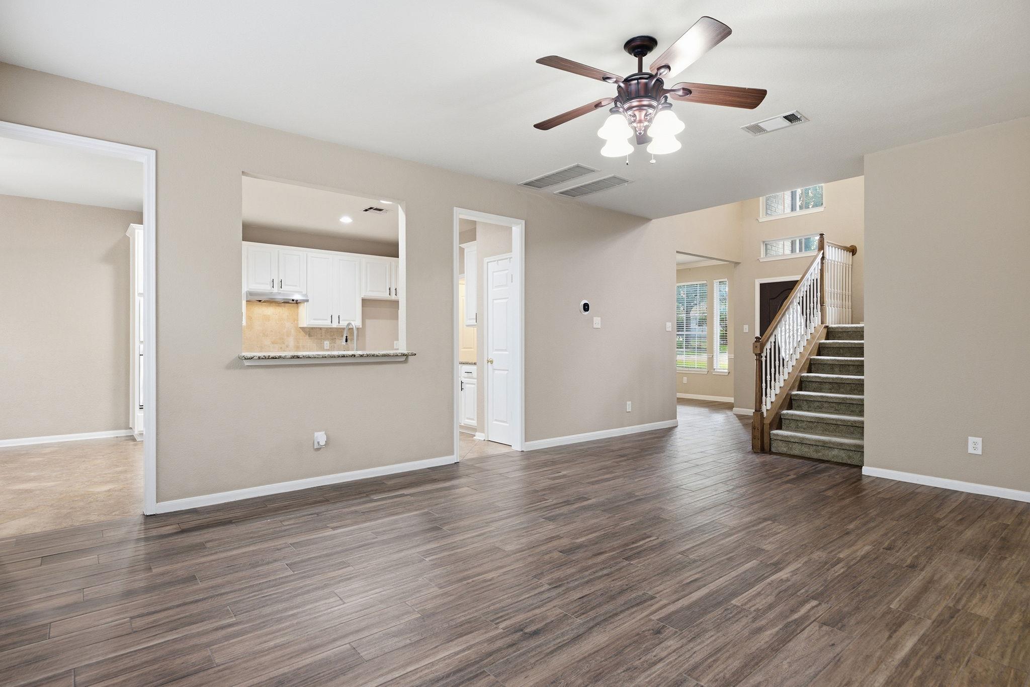 2021 Woodglen Dr Property Photo 9