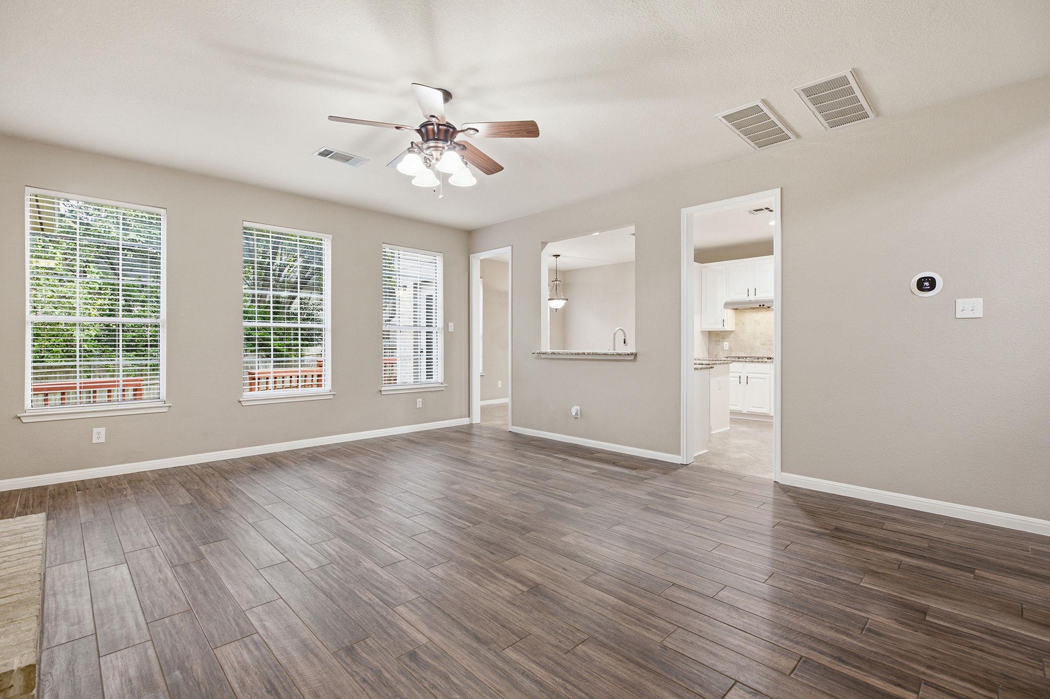 2021 Woodglen Dr Property Photo 10