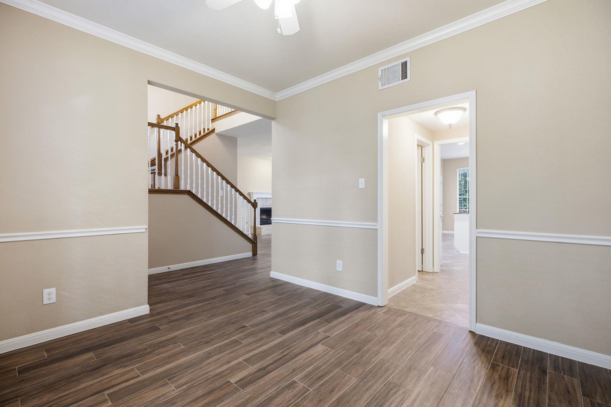 2021 Woodglen Dr Property Photo 13