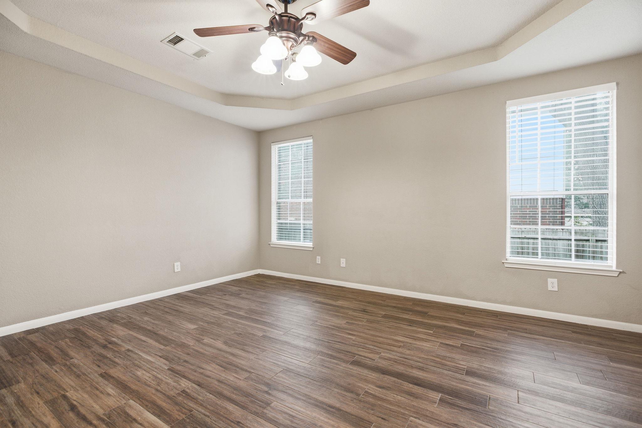 2021 Woodglen Dr Property Photo 17