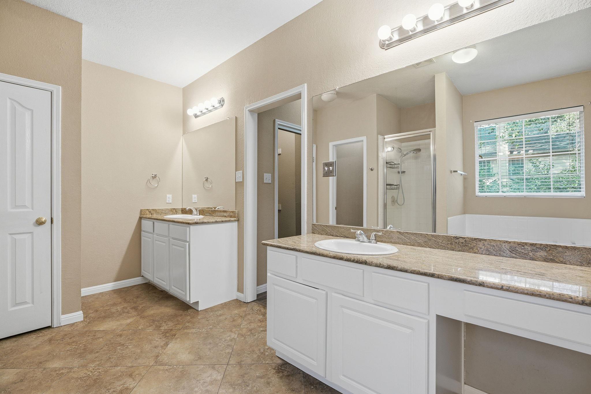 2021 Woodglen Dr Property Photo 18