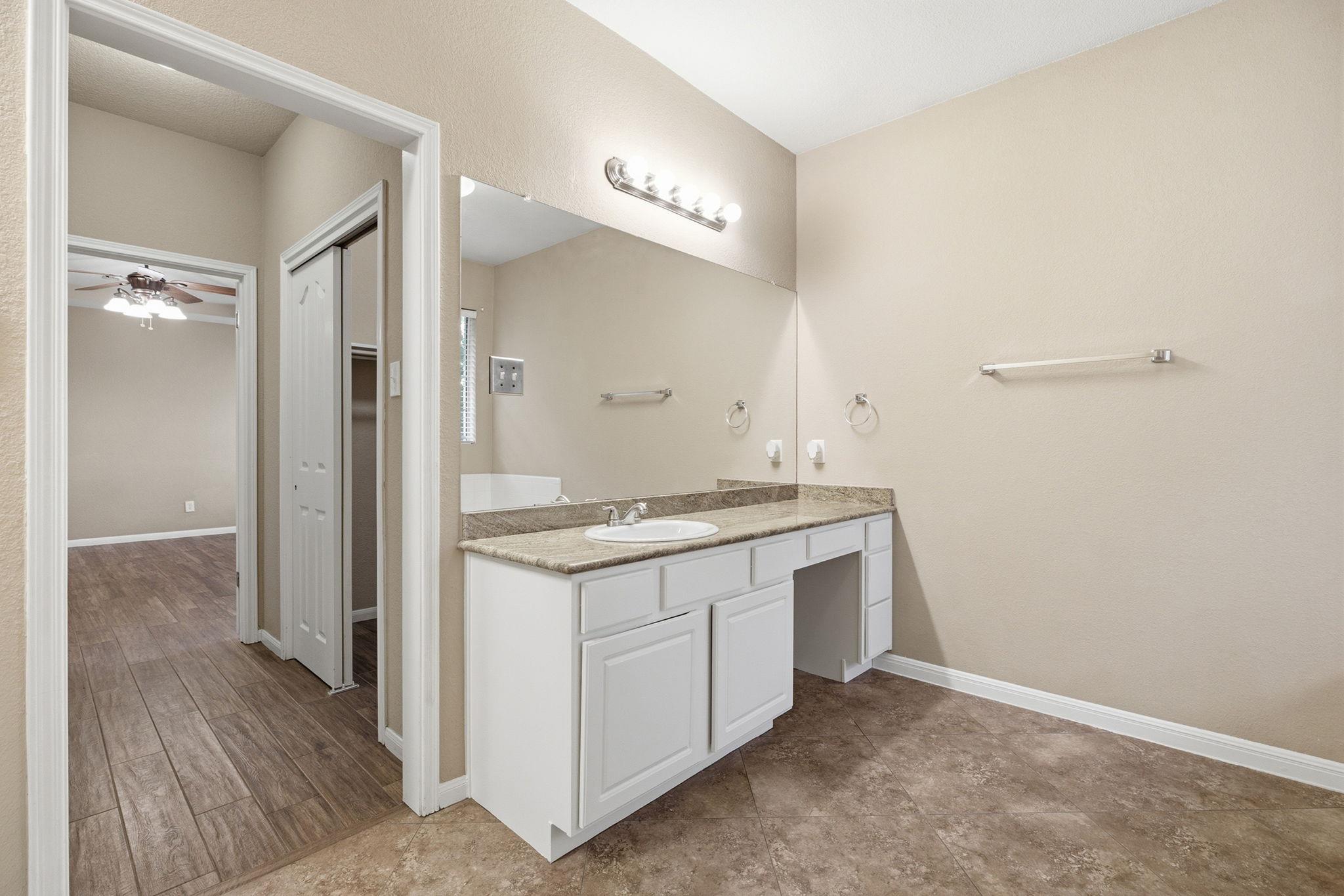 2021 Woodglen Dr Property Photo 19