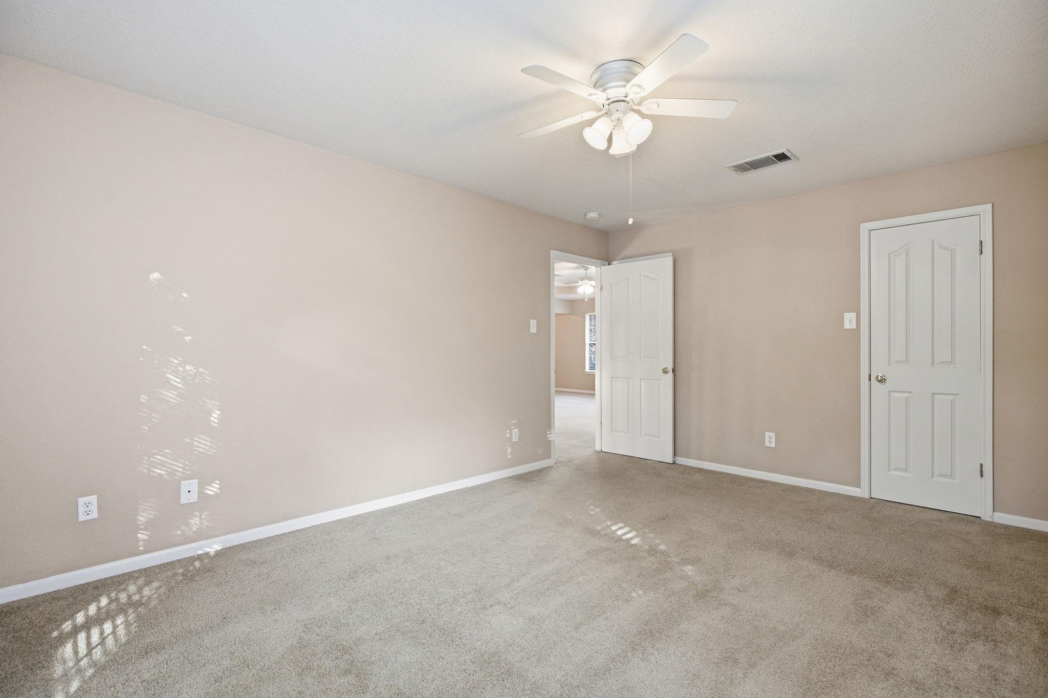 2021 Woodglen Dr Property Photo 27