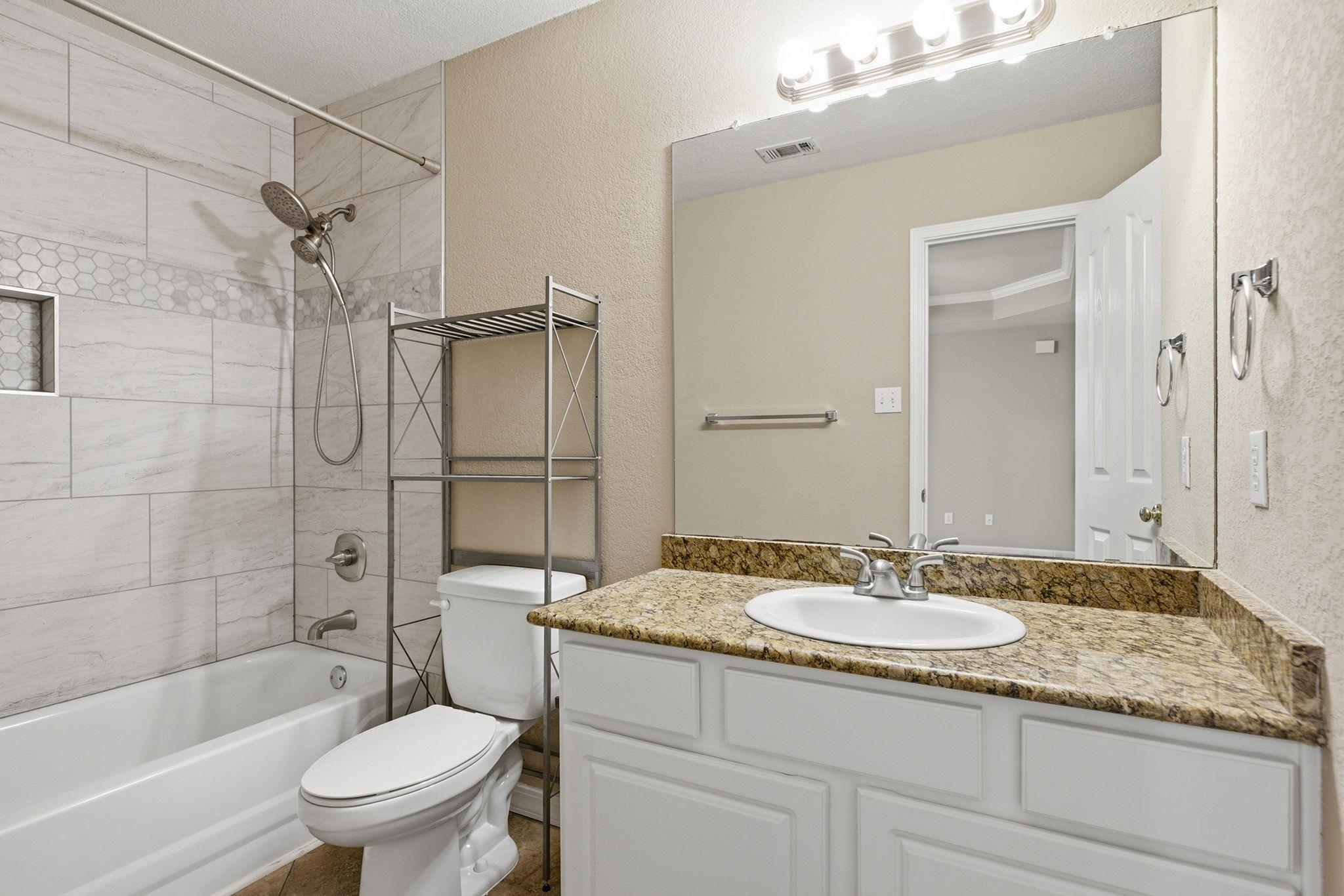 2021 Woodglen Dr Property Photo 28