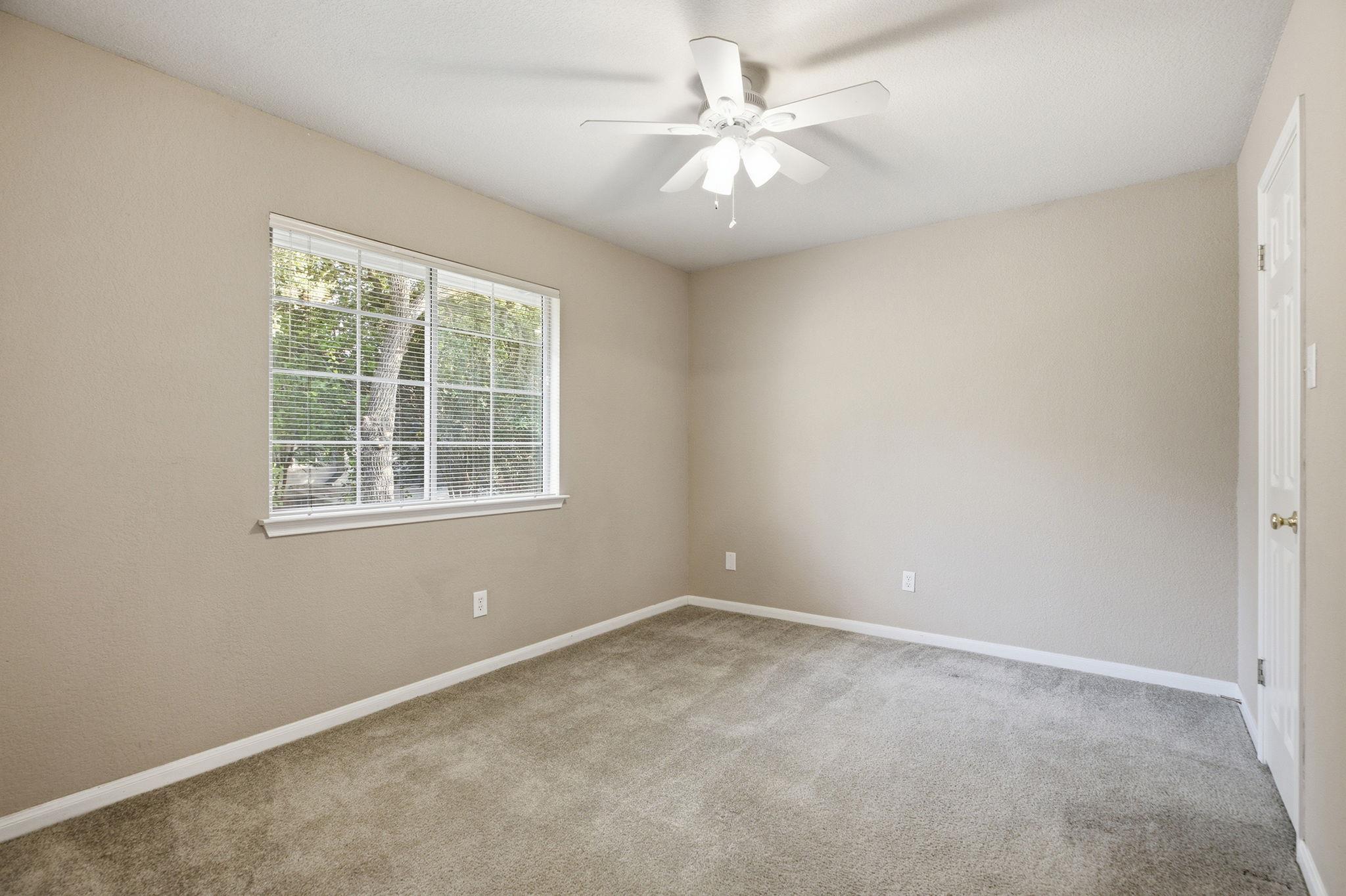 2021 Woodglen Dr Property Photo 29