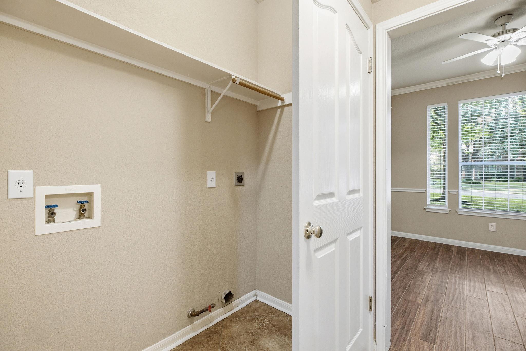 2021 Woodglen Dr Property Photo 32