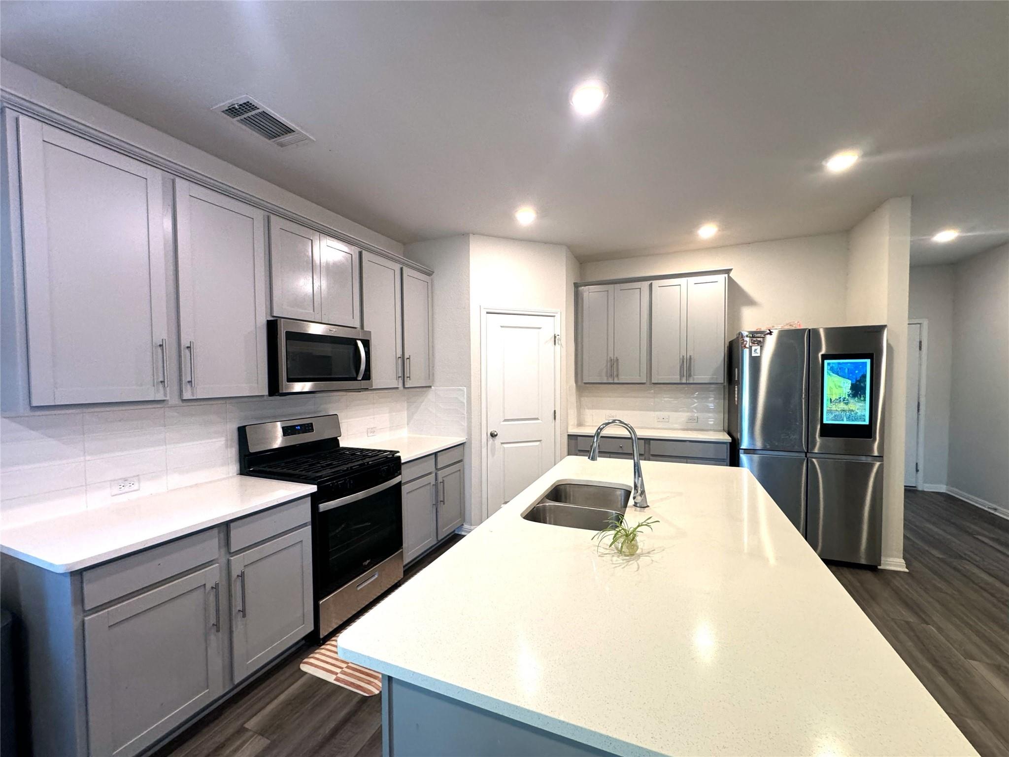 929 Main St Property Photo 1