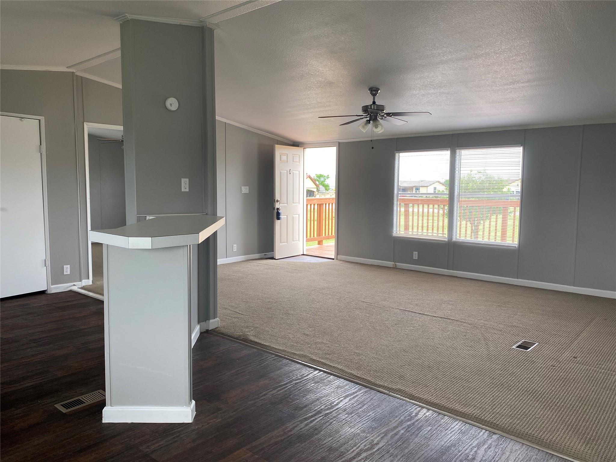 110 Thomas Park Dr Property Photo 3