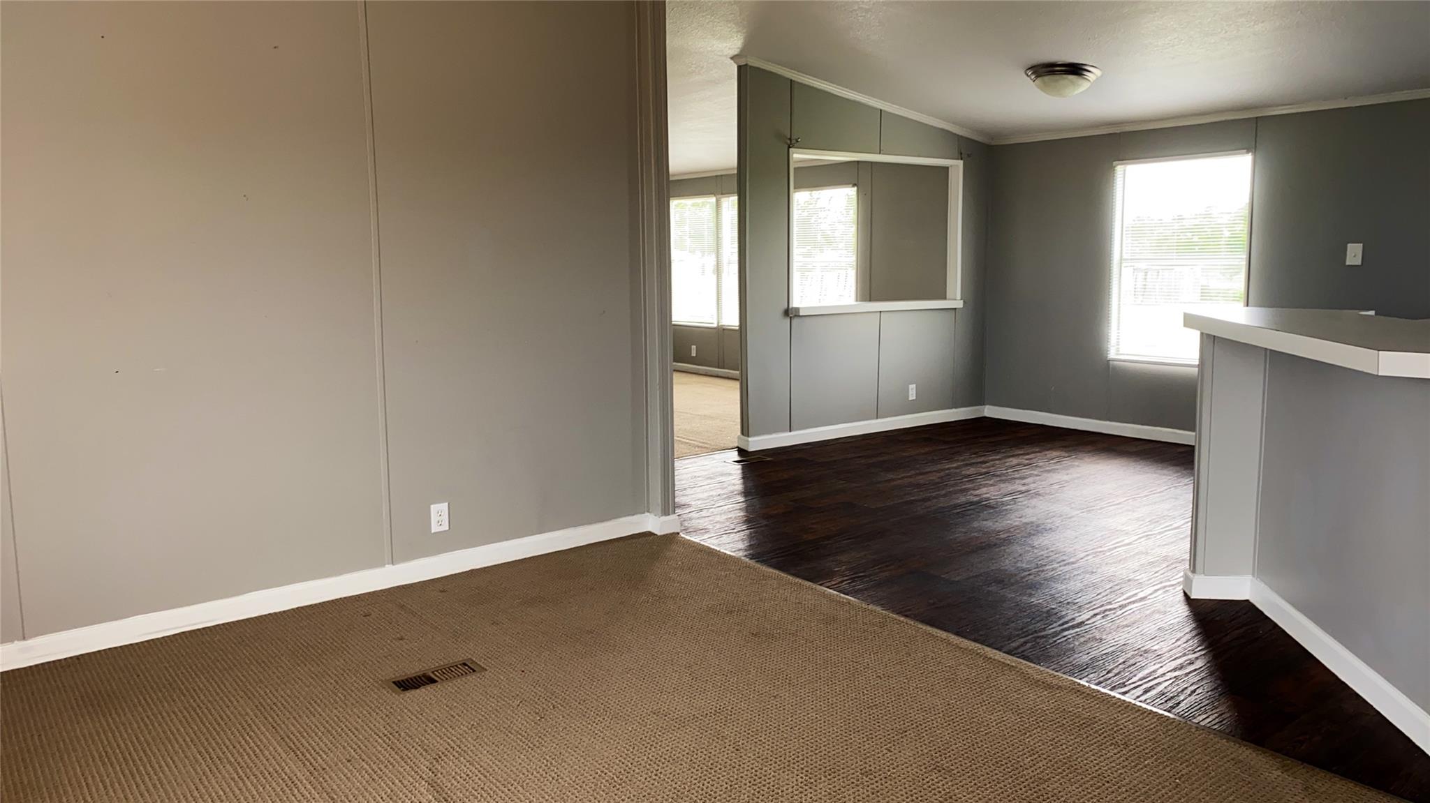 110 Thomas Park Dr Property Photo 7