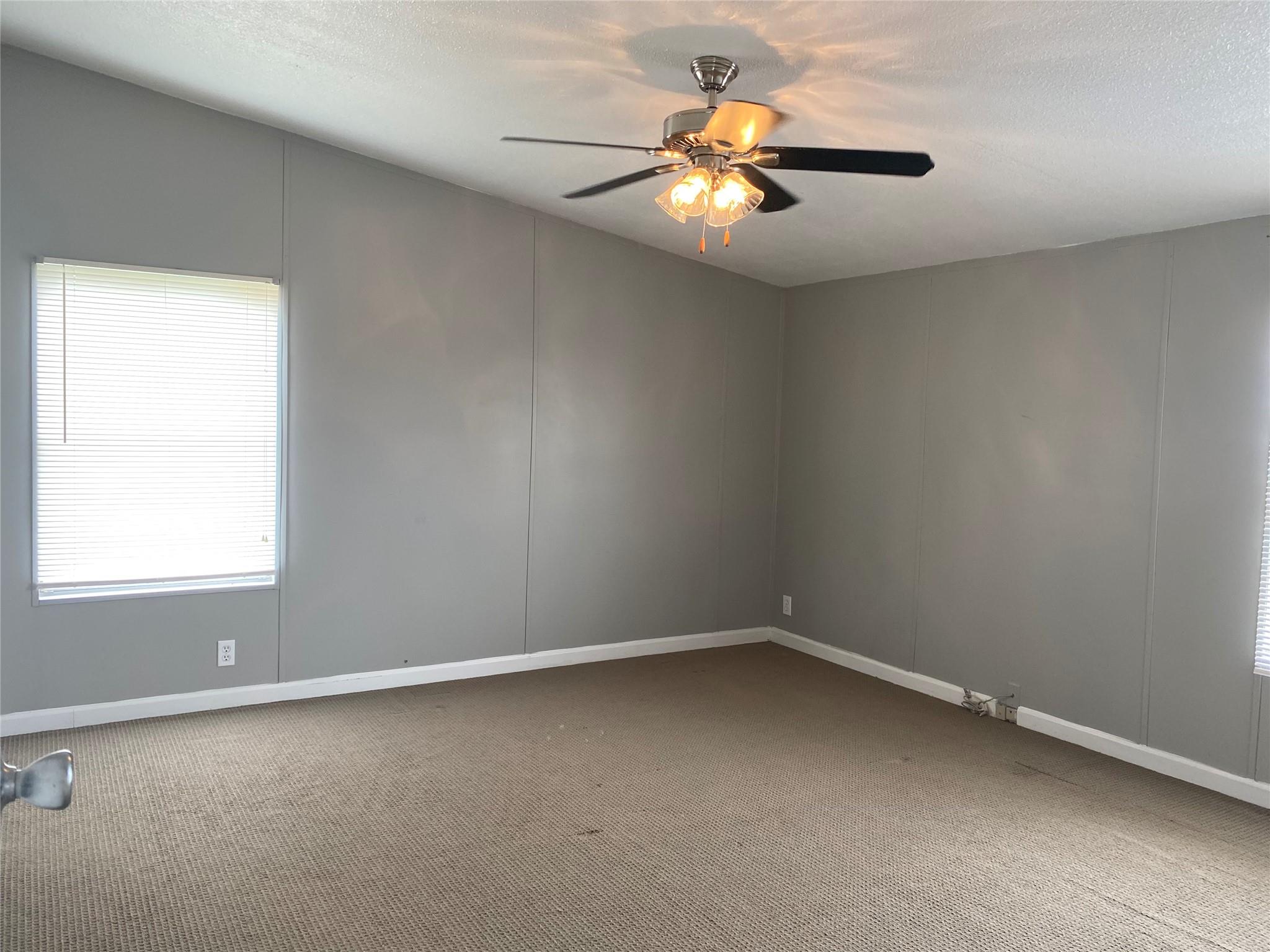 110 Thomas Park Dr Property Photo 13