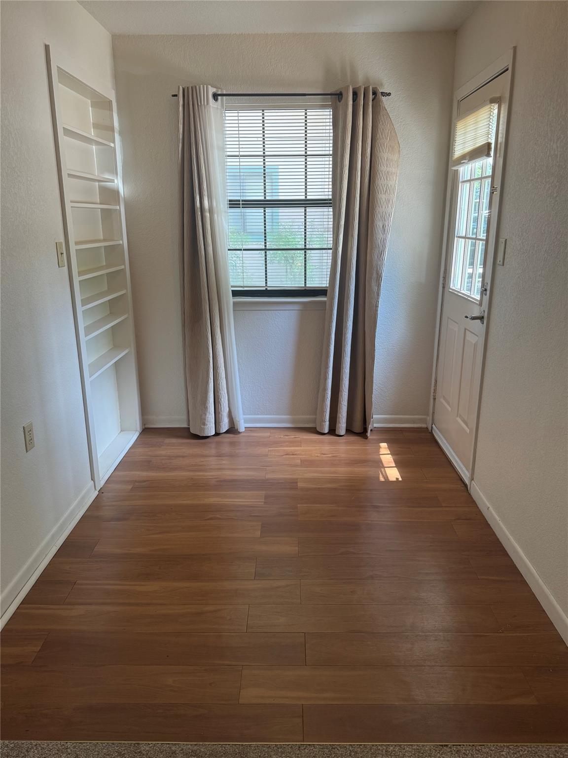 728 W San Antonio St #102 Property Photo 1