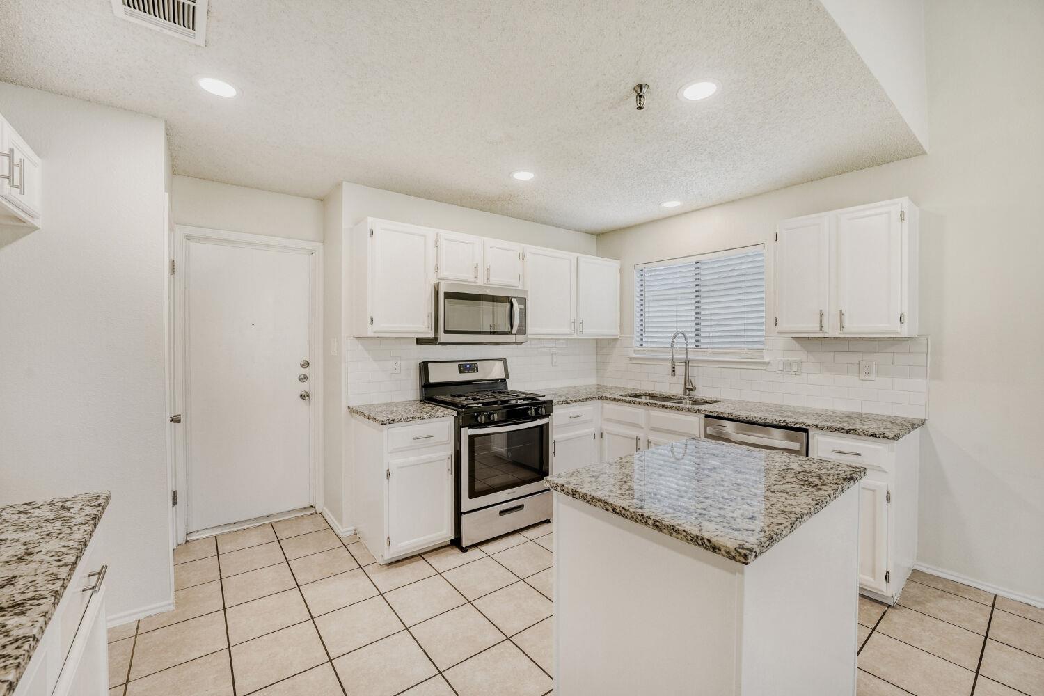 11922 Meadowfire Dr Property Photo 5