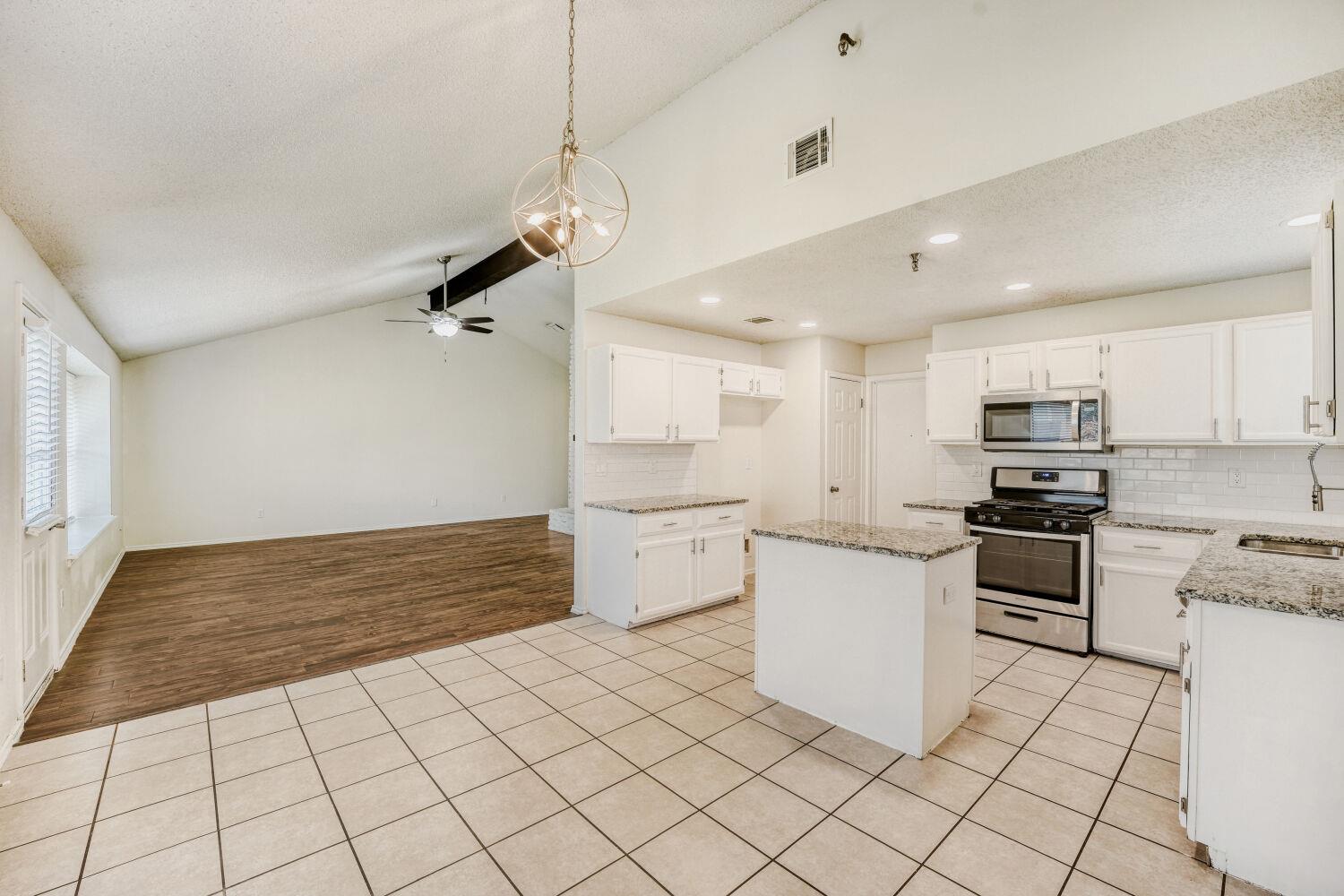 11922 Meadowfire Dr Property Photo 6