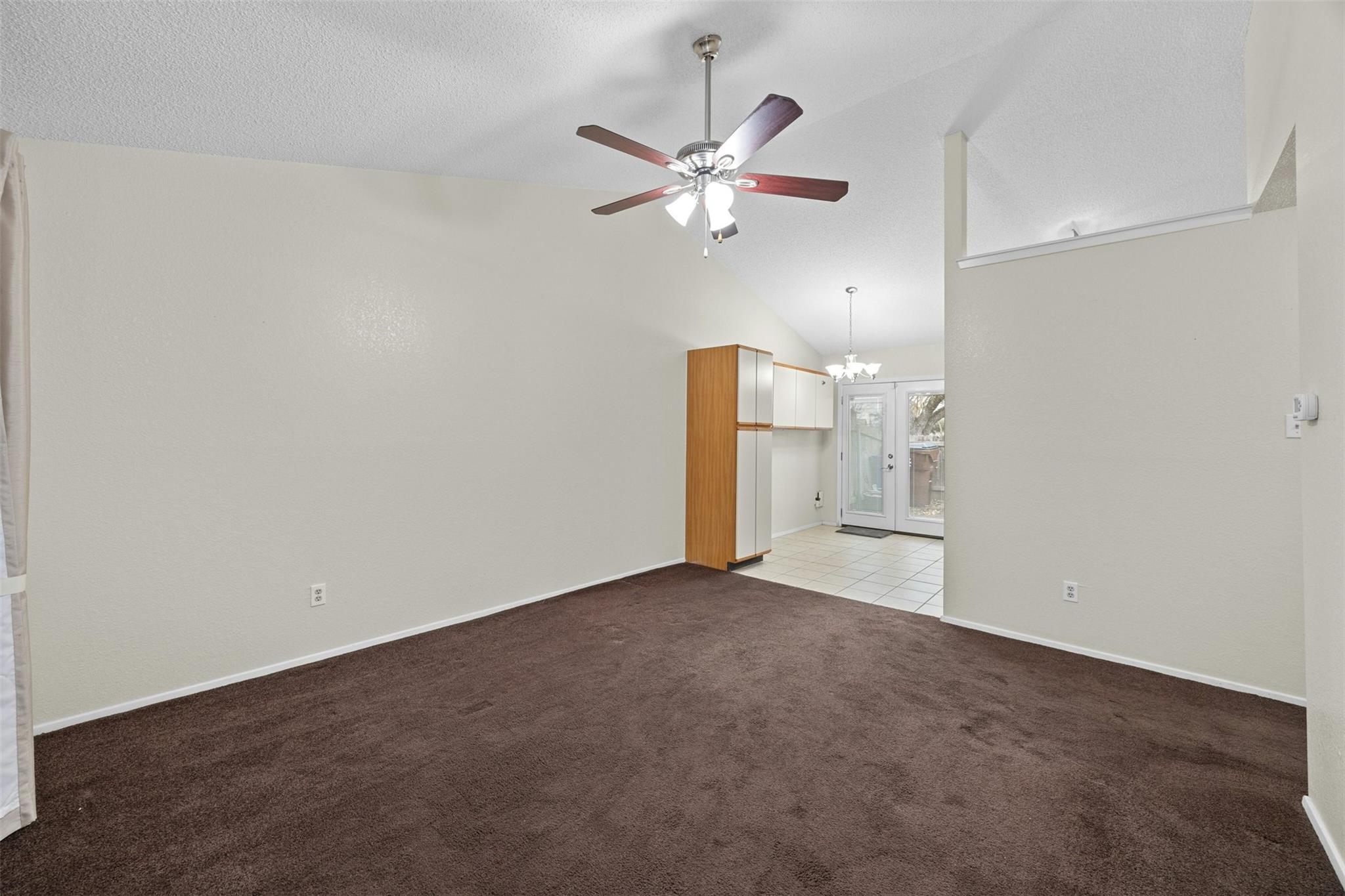 1015 E Yager Ln 41 Property Photo 5