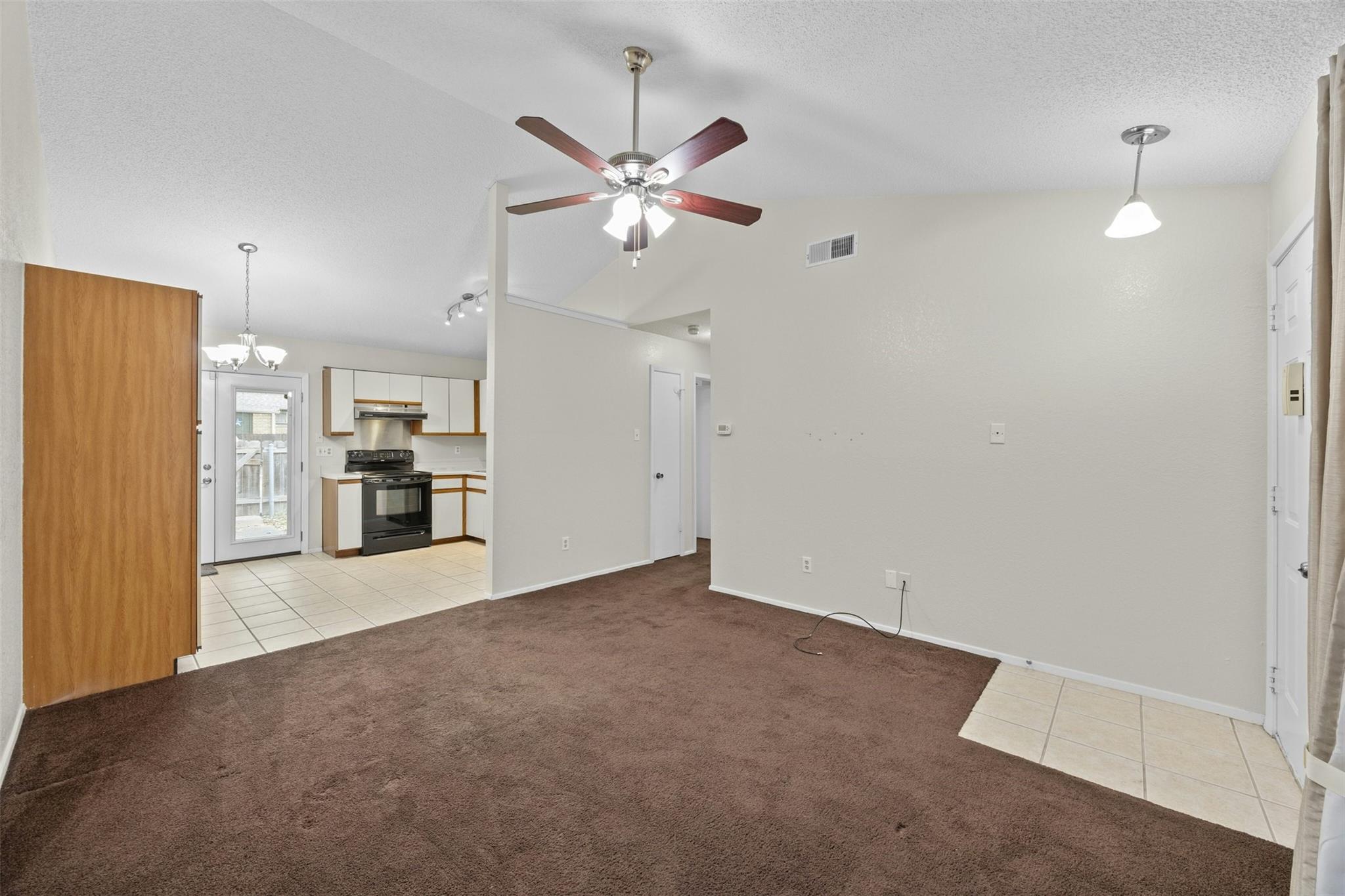 1015 E Yager Ln 41 Property Photo 6