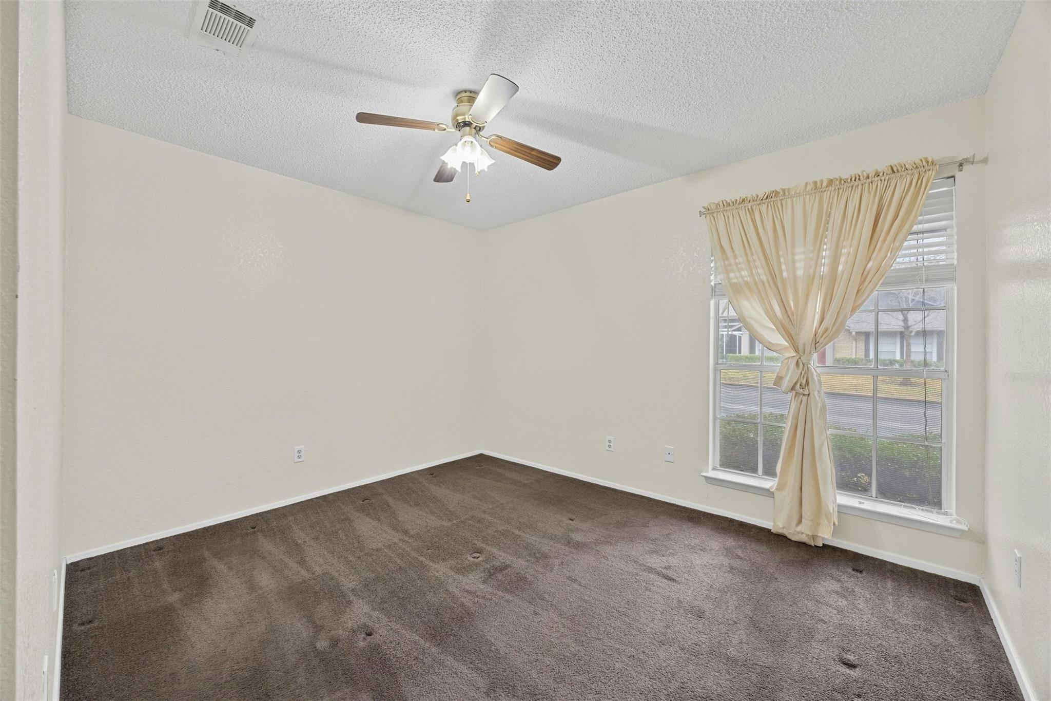 1015 E Yager Ln 41 Property Photo 14