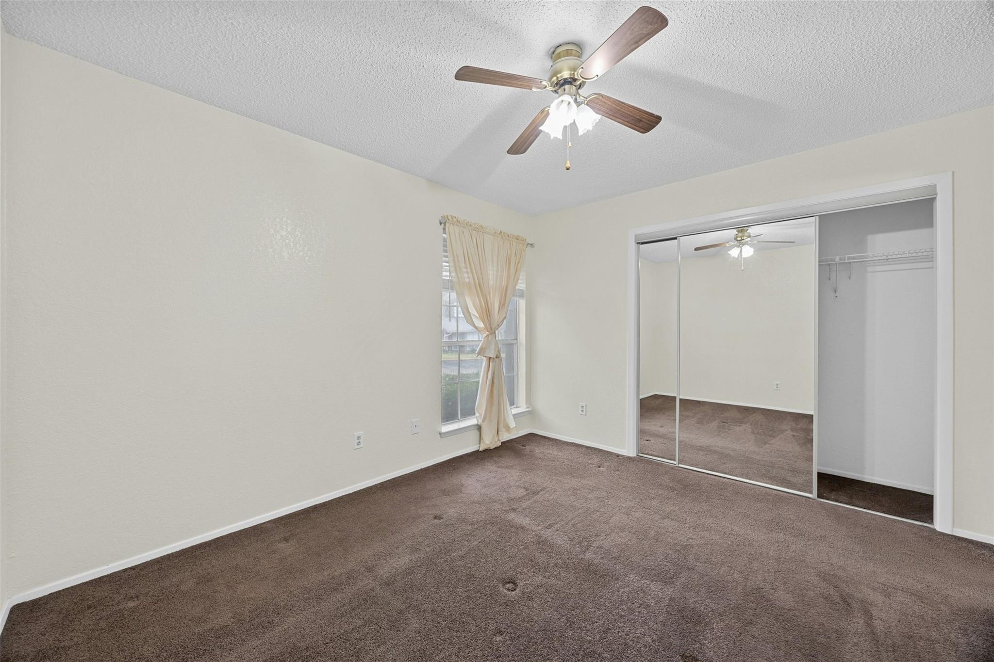 1015 E Yager Ln 41 Property Photo 15